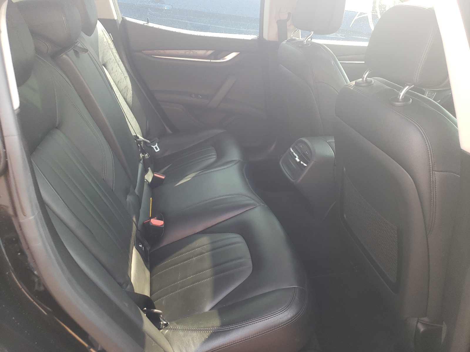 Photo 6 from auction – 2015 MASERATI GHIBLI S with VIN ZAM57RTAXF1138007