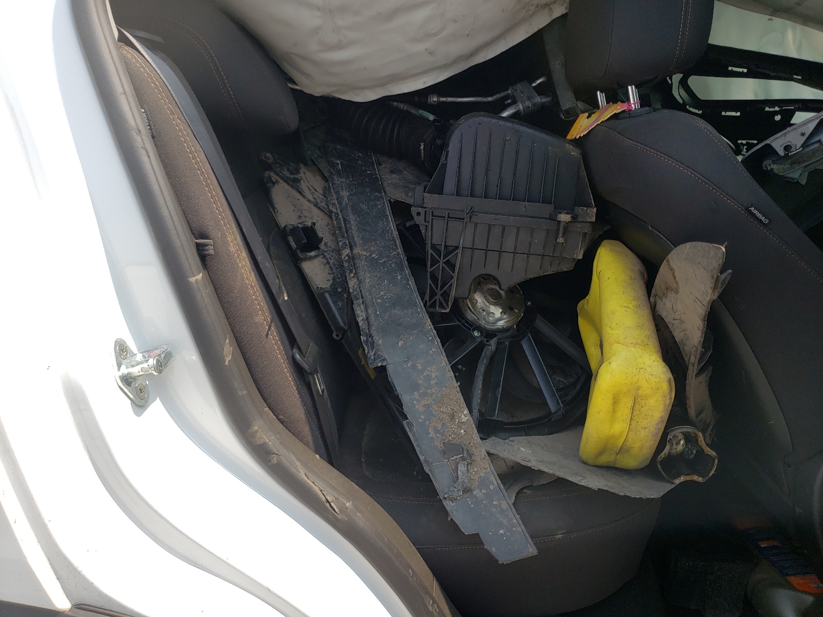 Photo 6 from auction – 2020 CHEVROLET TRAX LS with VIN KL7CJKSB0LB083892