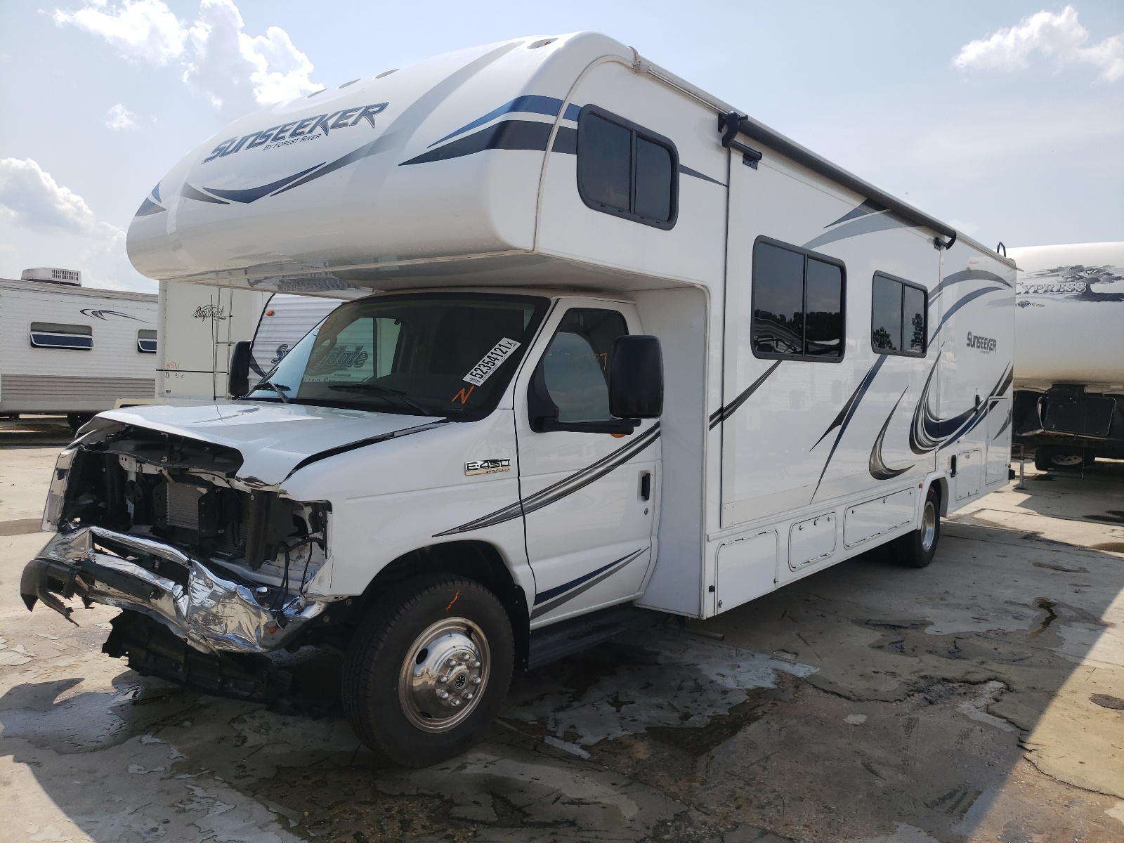 Фото 2 с аукциона – 2019 WILDWOOD GEORGETOWN с VIN 1FDXE4FS4JDC28444