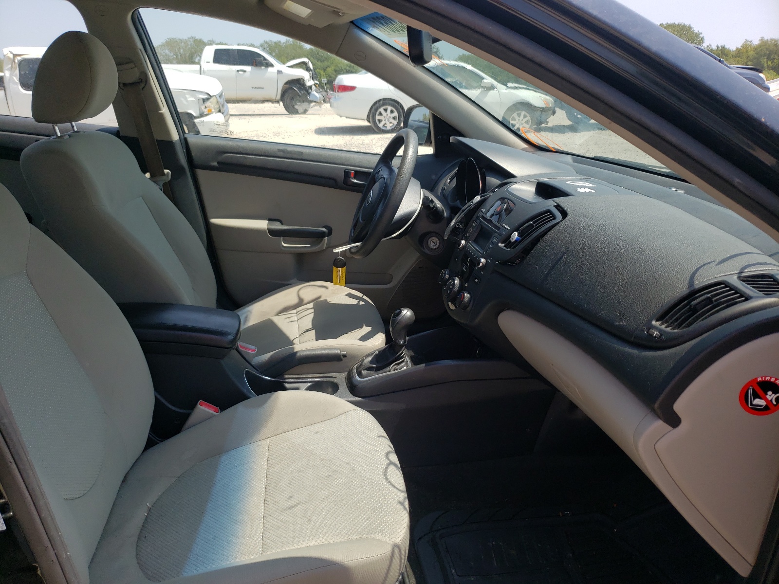 Photo 5 from auction – 2013 KIA FORTE LX with VIN KNAFT4A24D5700991