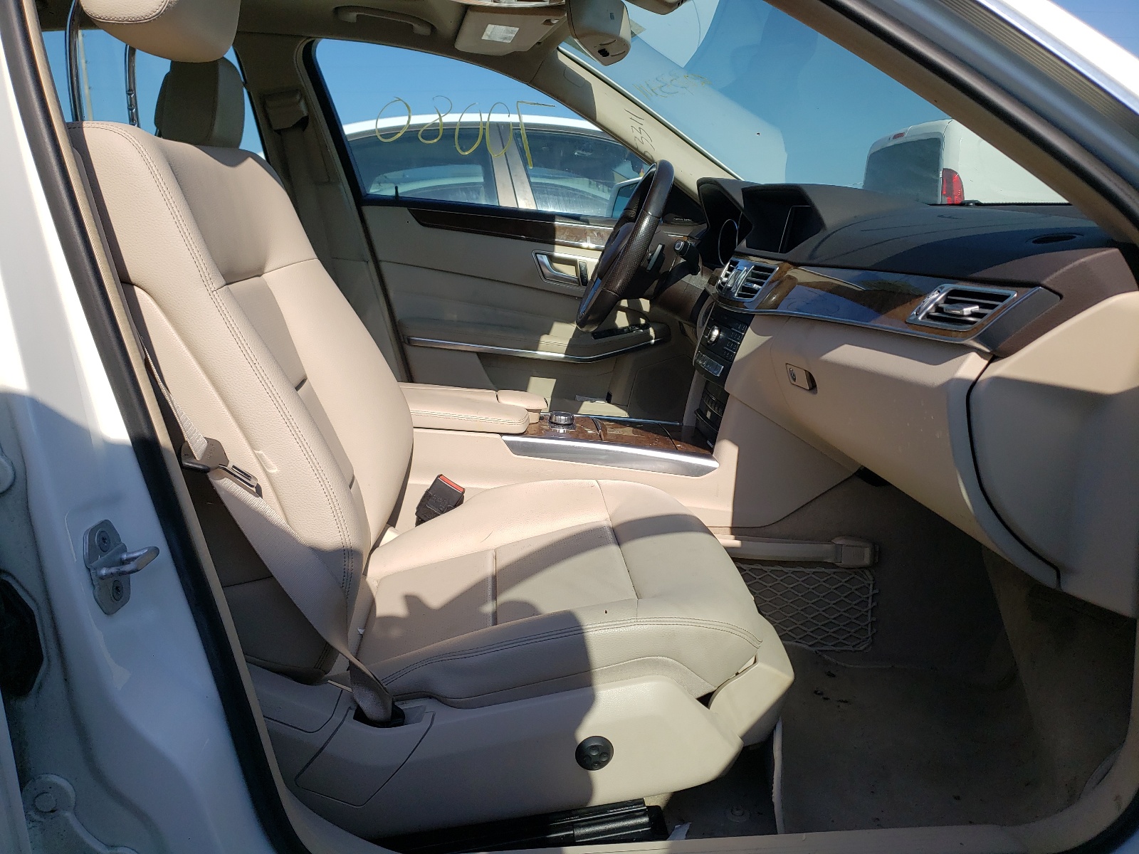 Photo 5 from auction – 2016 MERCEDES-BENZ E 350 with VIN WDDHF5KB4GB299204