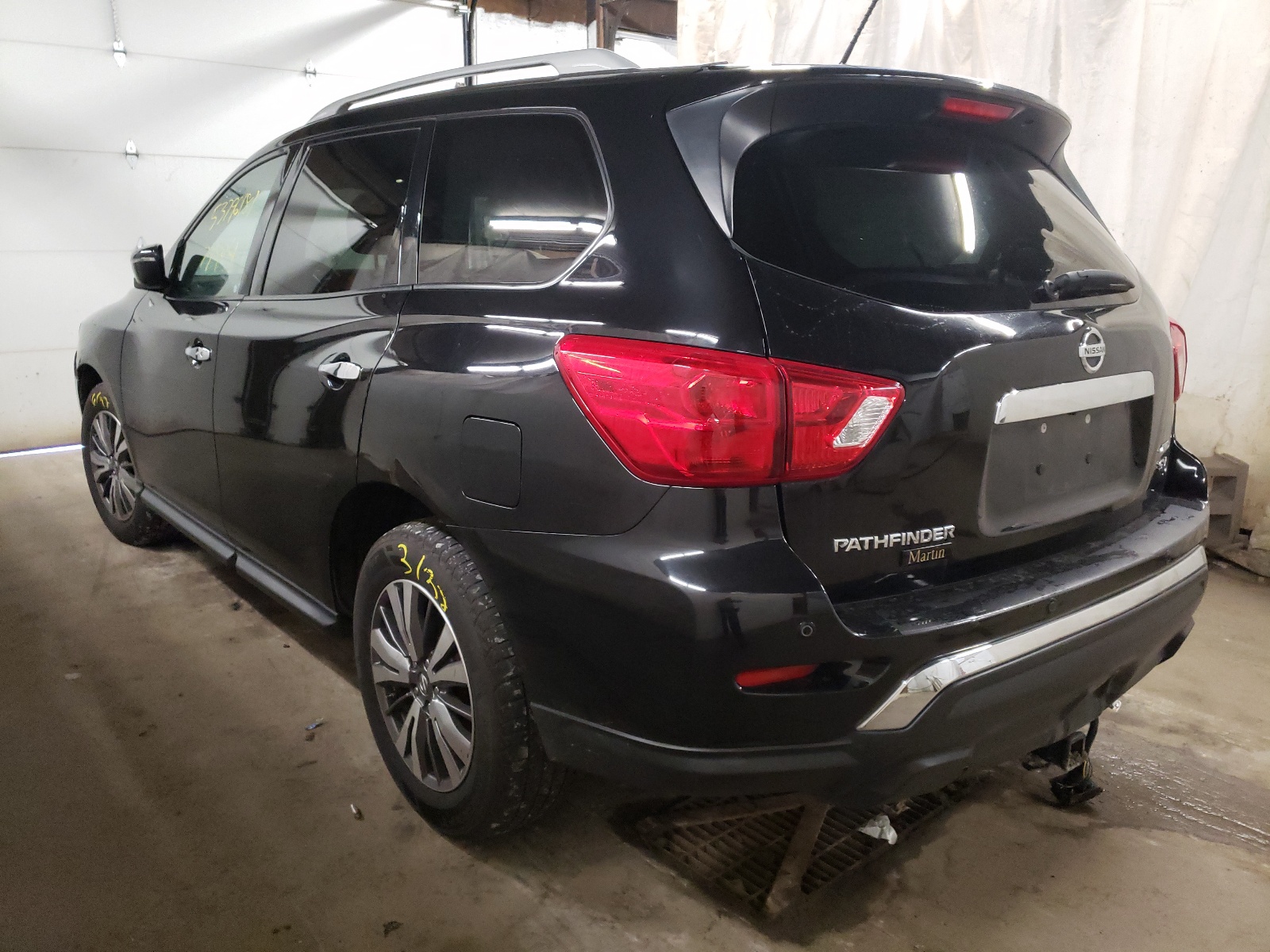 Photo 3 from auction – 2018 NISSAN PATHFINDER with VIN 5N1DR2MM8JC651727