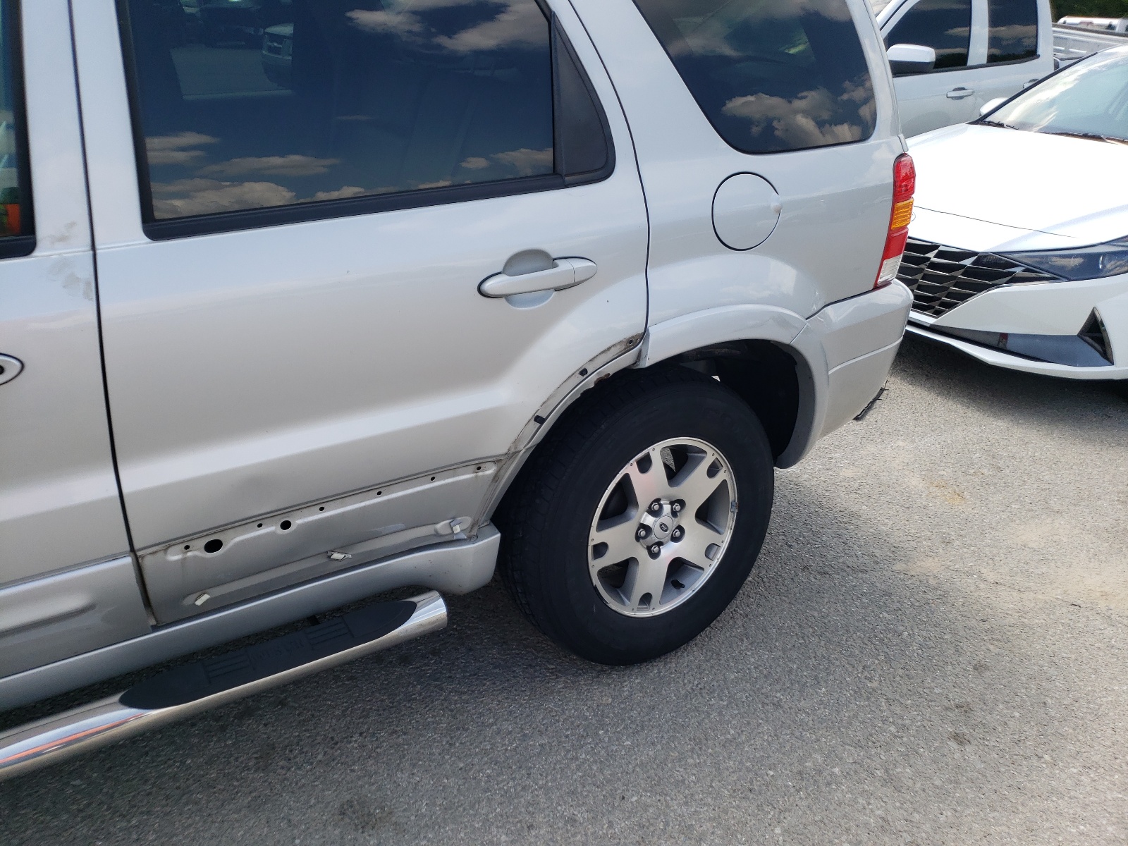 Photo 9 from auction – 2005 FORD ESCAPE LIM with VIN 1FMYU04105KA36689