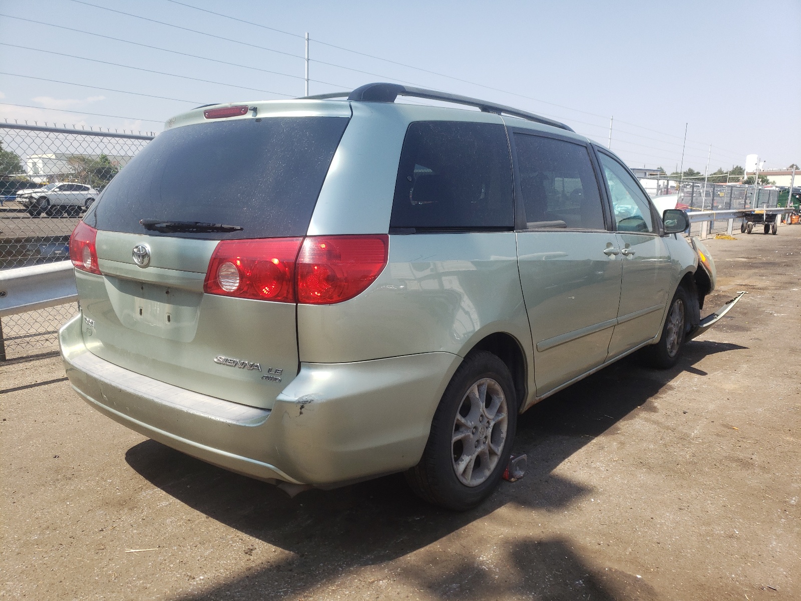 Photo 4 from auction – 2006 TOYOTA SIENNA LE with VIN 5TDBA23C16S074363