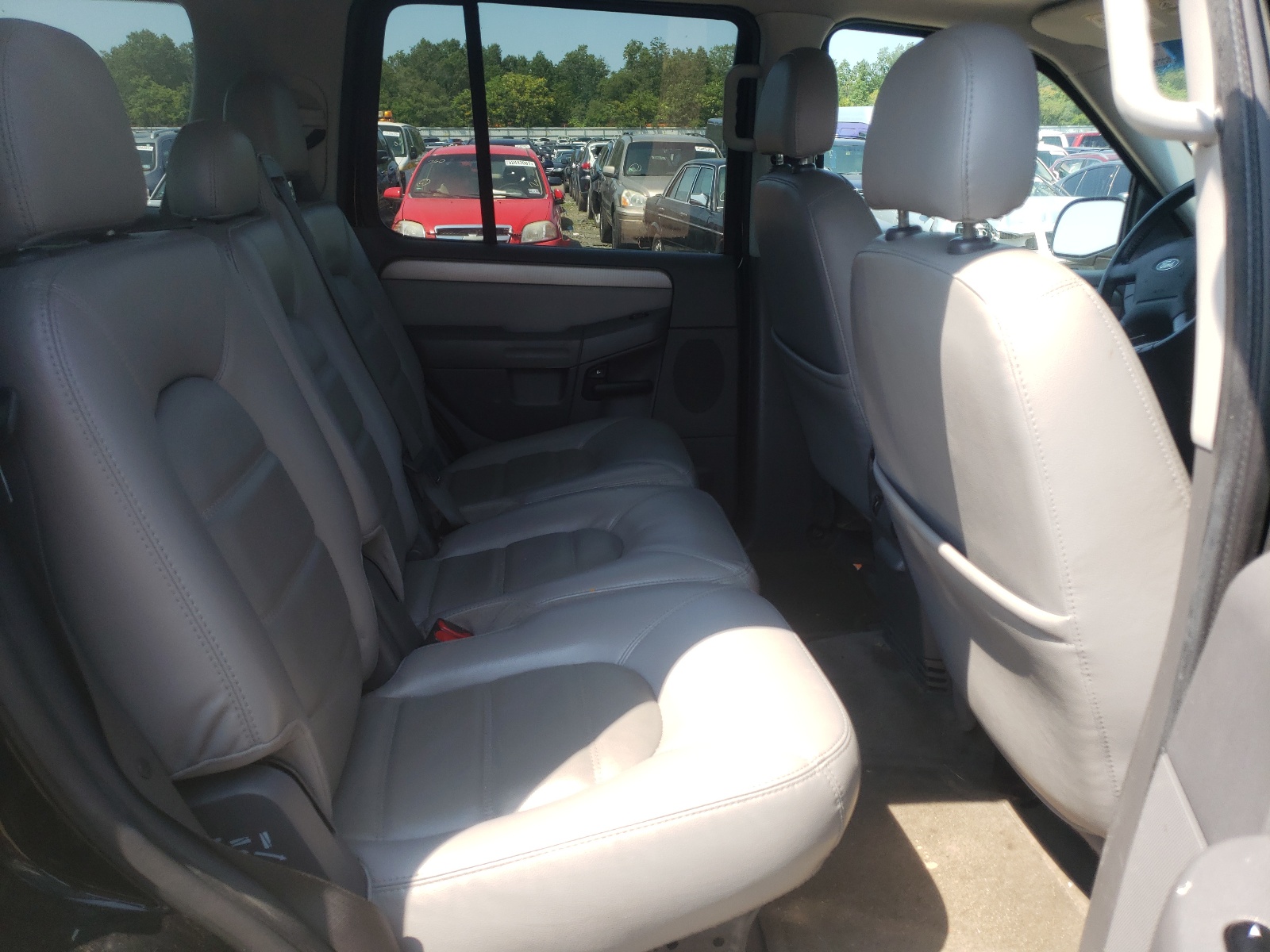 Photo 6 from auction – 2004 FORD EXPLORER X with VIN 1FMZU73K74UA16806