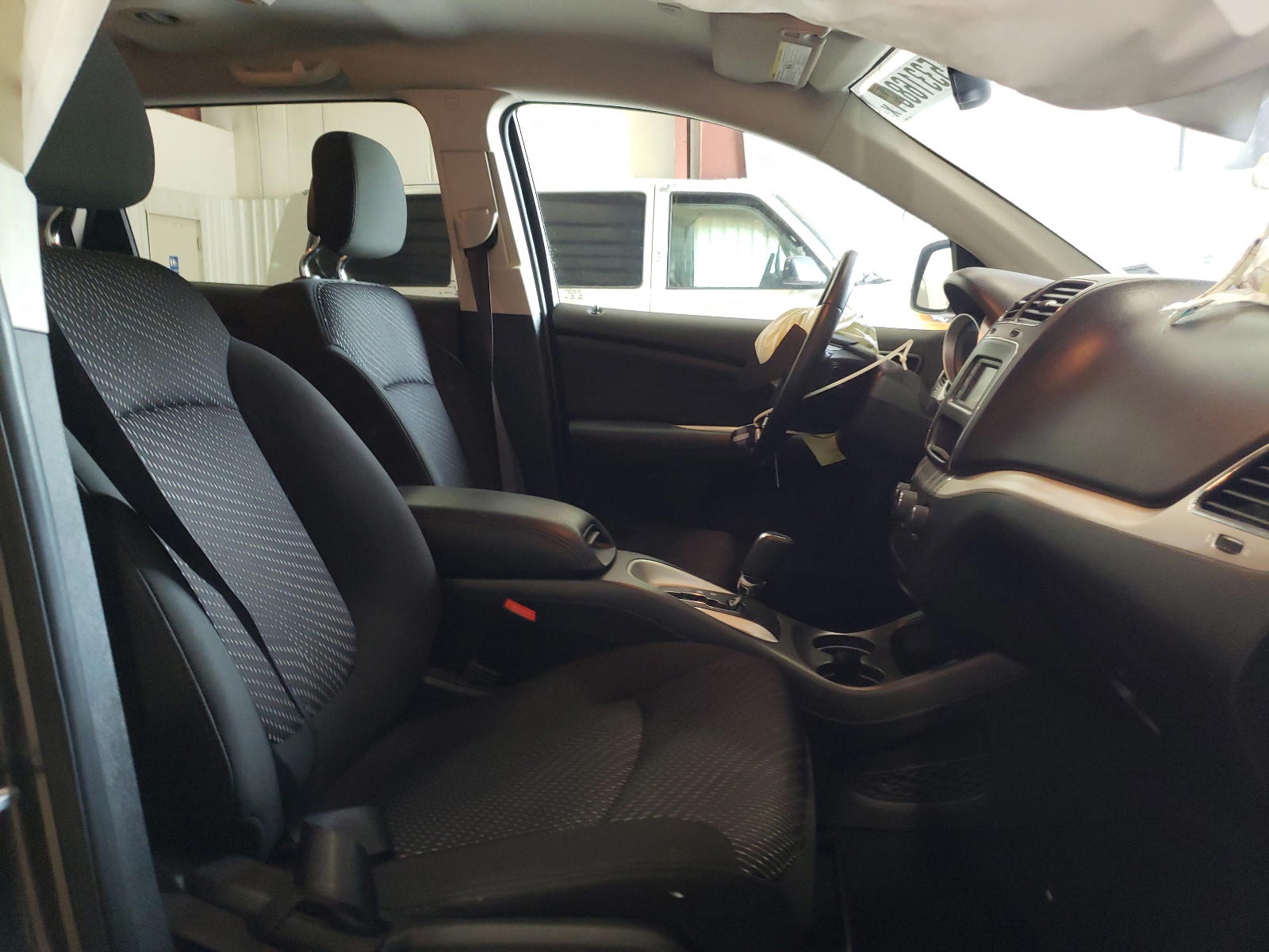 Photo 5 from auction – 2020 DODGE JOURNEY SE with VIN 3C4PDCAB7LT199642