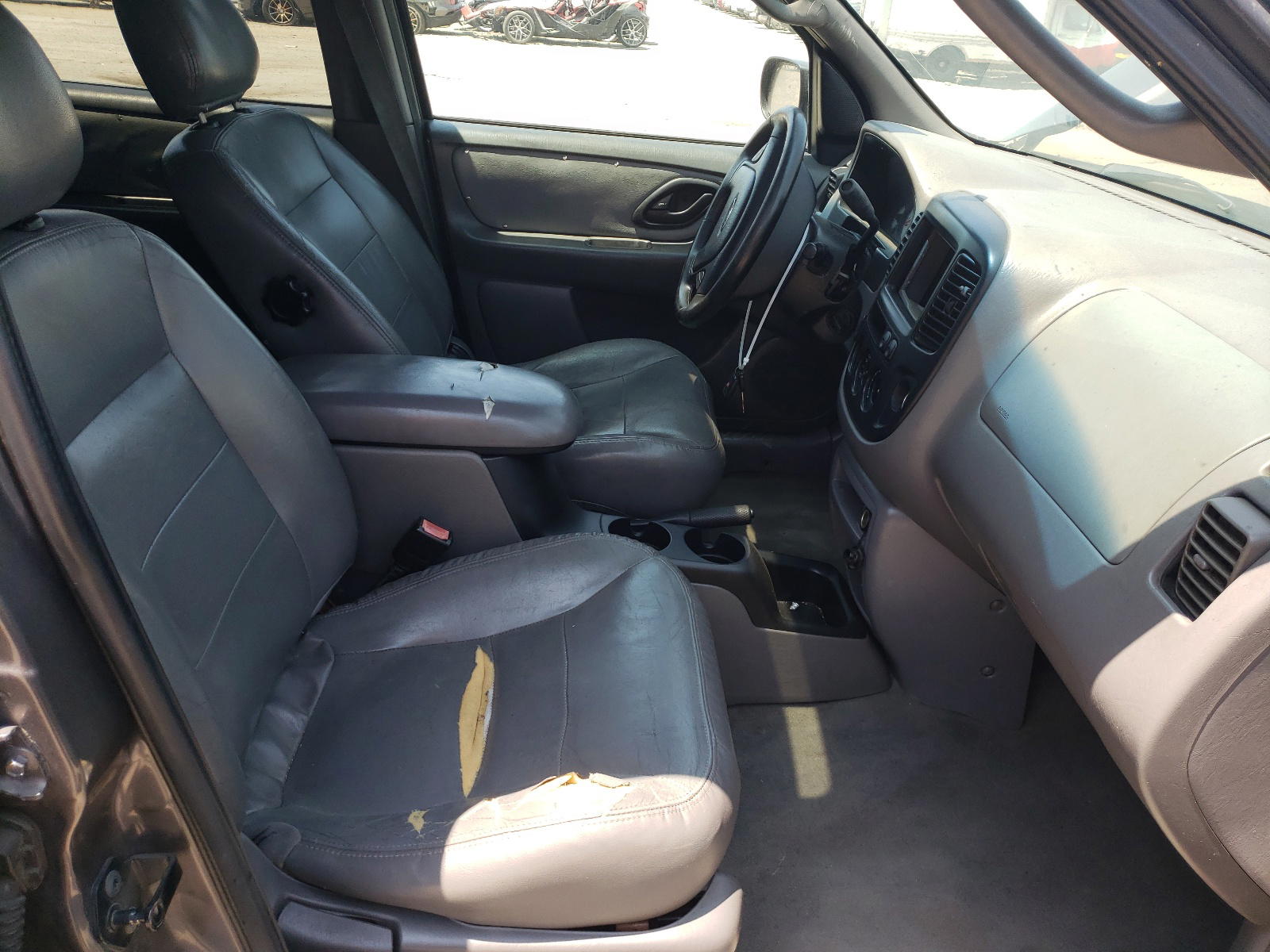 Photo 5 from auction – 2002 FORD ESCAPE XLT with VIN 1FMCU03162KD34543