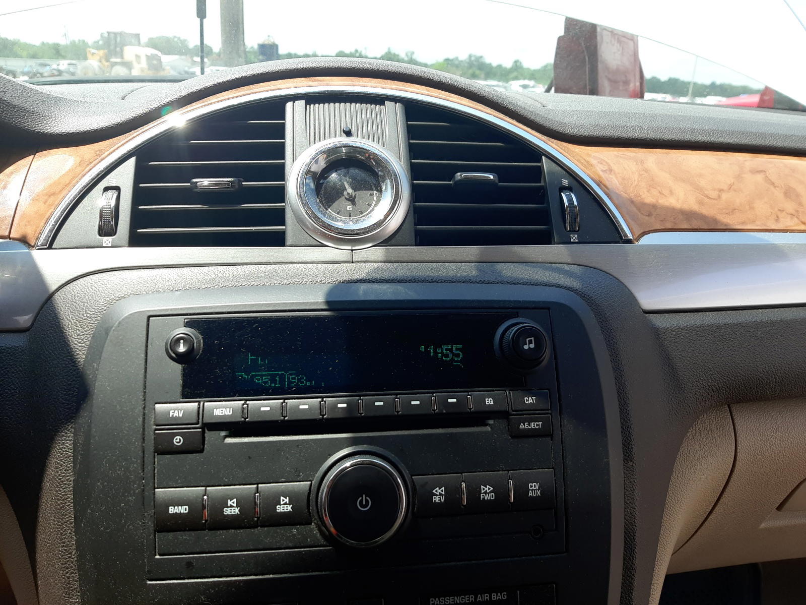 Photo 9 from auction – 2009 BUICK ENCLAVE CX with VIN 5GAER23D29J189992