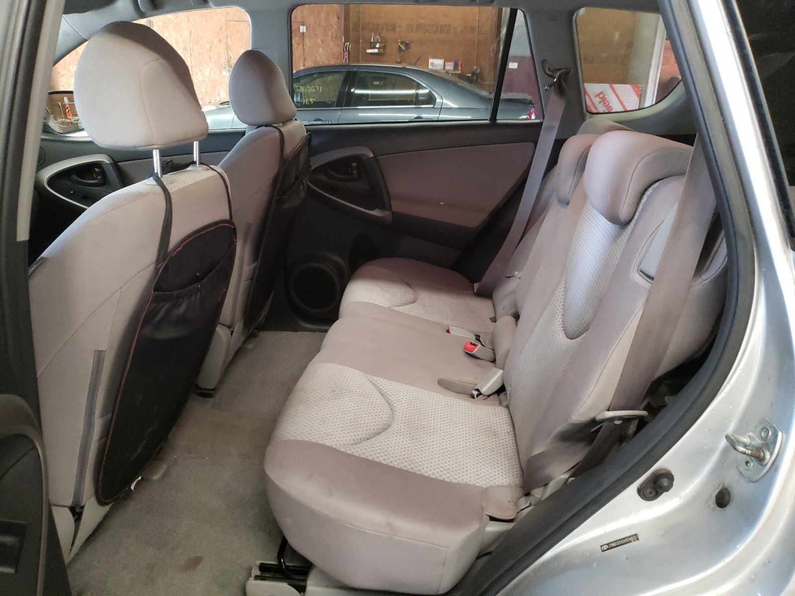 Photo 6 from auction – 2006 TOYOTA RAV4 with VIN JTMBD33V565048031