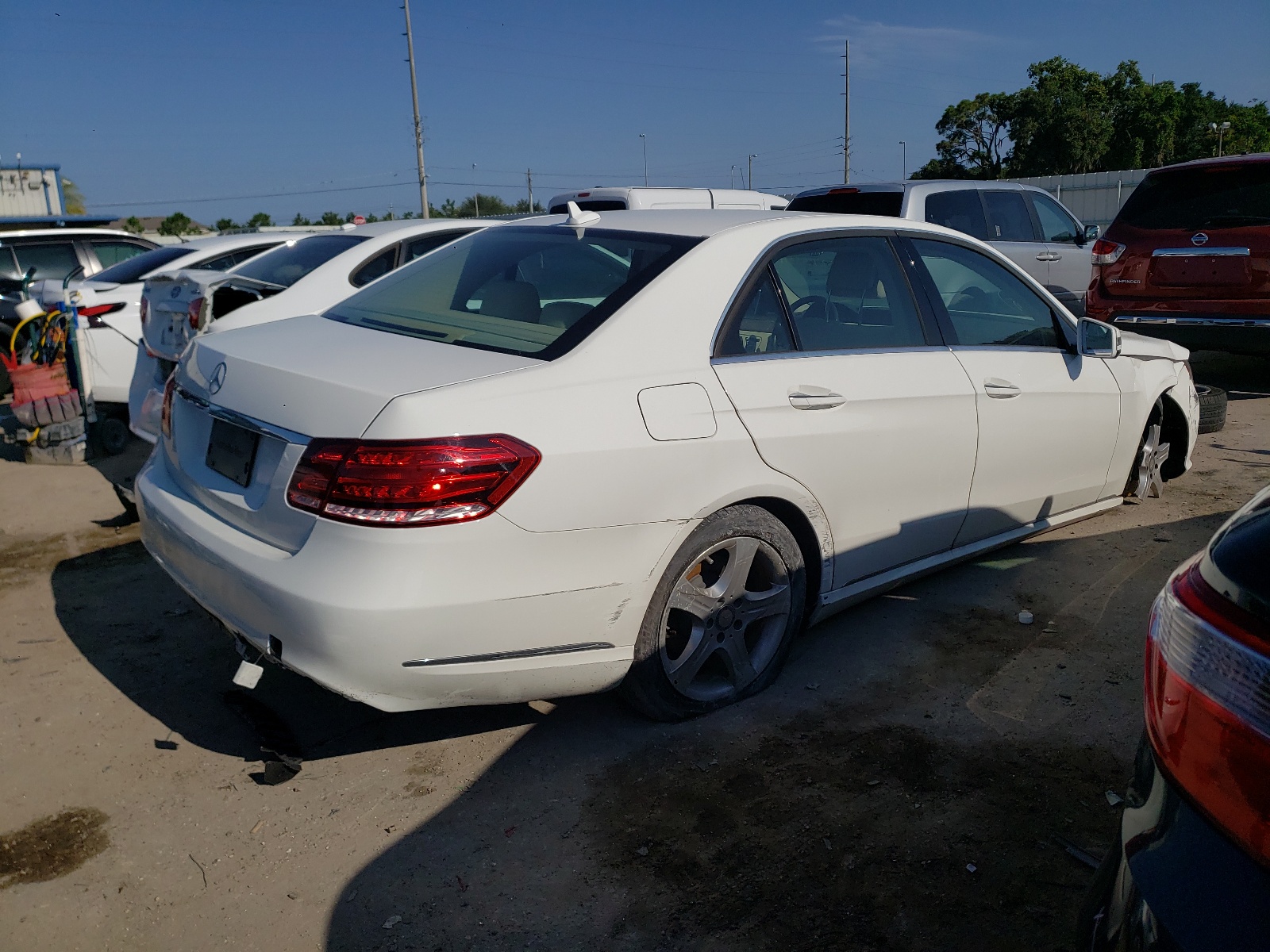 Photo 4 from auction – 2016 MERCEDES-BENZ E 350 with VIN WDDHF5KB4GB299204