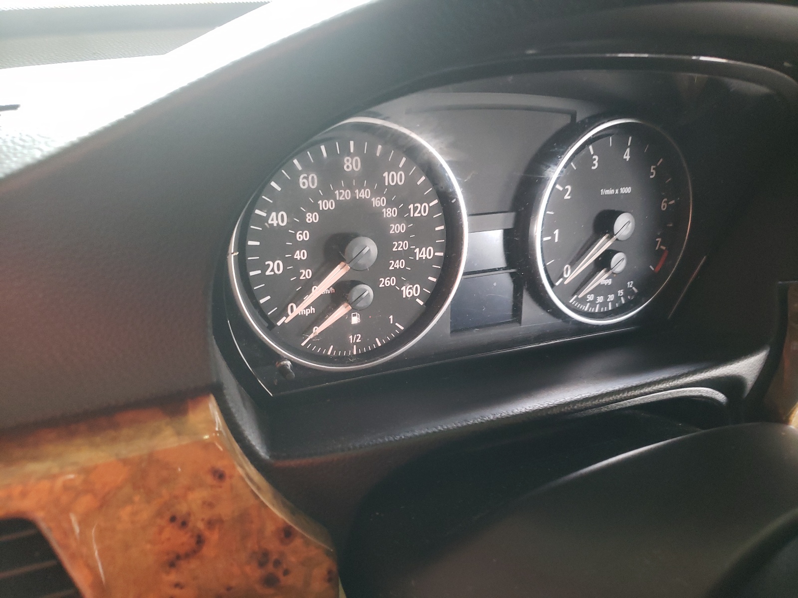 Photo 8 from auction – 2006 BMW 325 I AUTO with VIN WBAVB17586NK32300