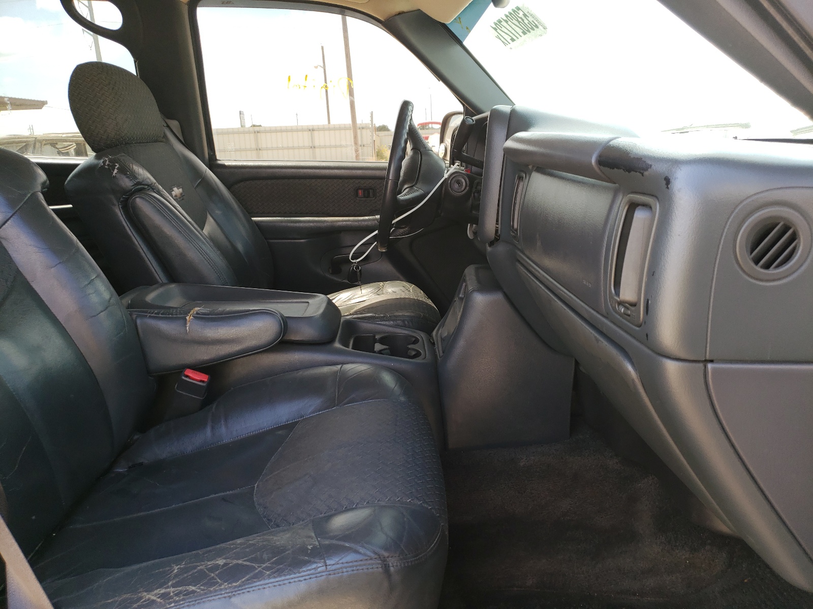Photo 5 from auction – 2002 CHEVROLET AVALANCHE with VIN 3GNEK13T12G294316