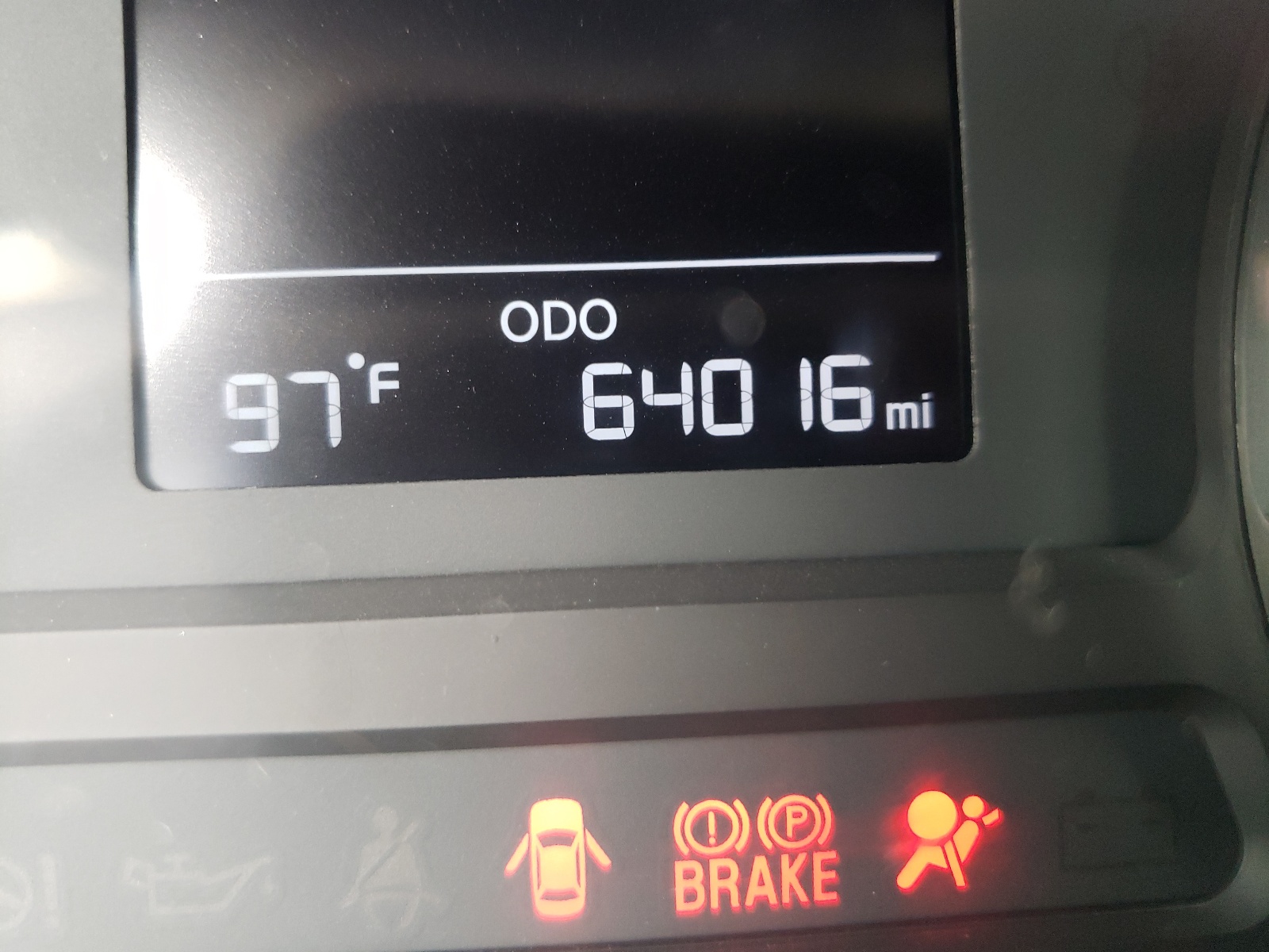 Photo 8 from auction – 2018 KIA FORTE LX with VIN 3KPFK4A75JE254495