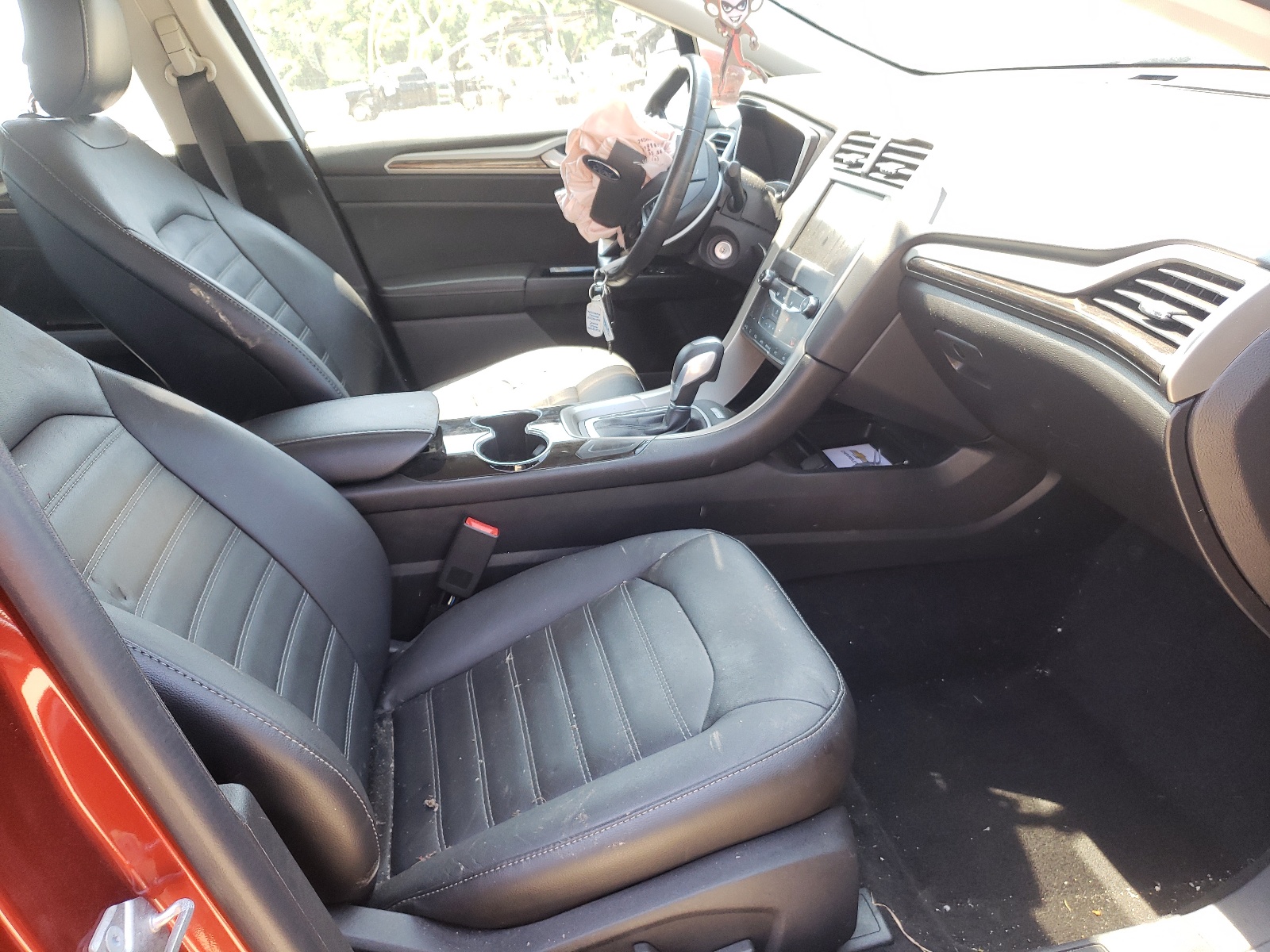 Photo 5 from auction – 2014 FORD FUSION SE with VIN 3FA6P0HD7ER312472