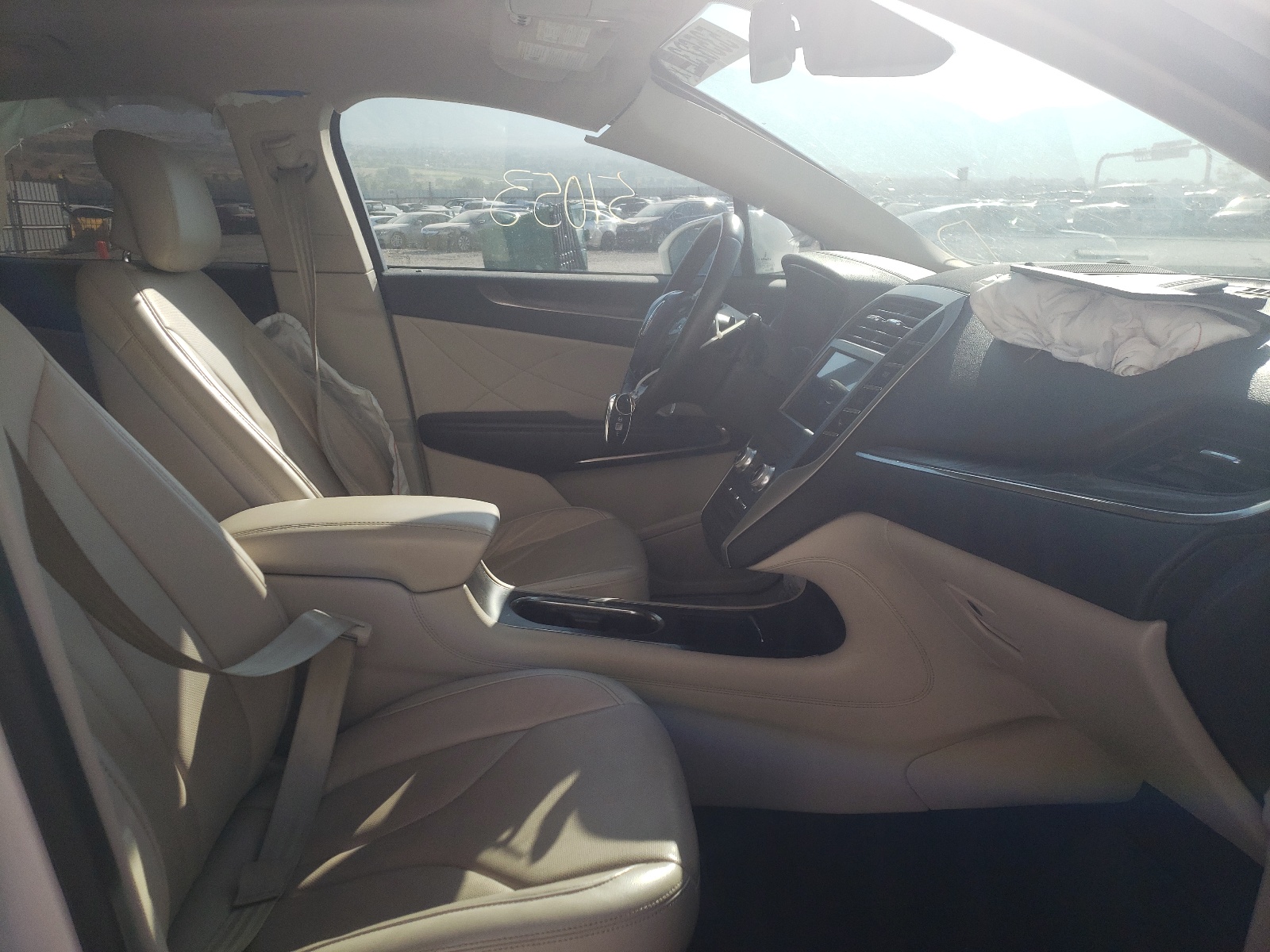 Photo 5 from auction – 2017 LINCOLN MKC RESERV with VIN 5LMCJ3C9XHUL24348