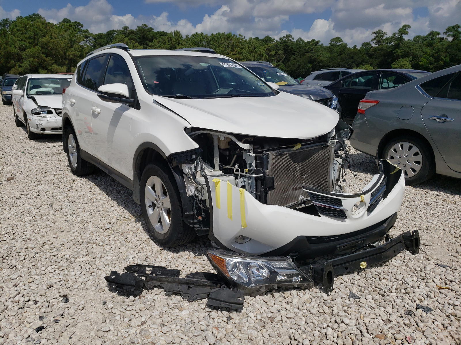 TOYOTA RAV4 XLE 2014 with VIN JTMWFREV4EJ010081 - Photo from auction