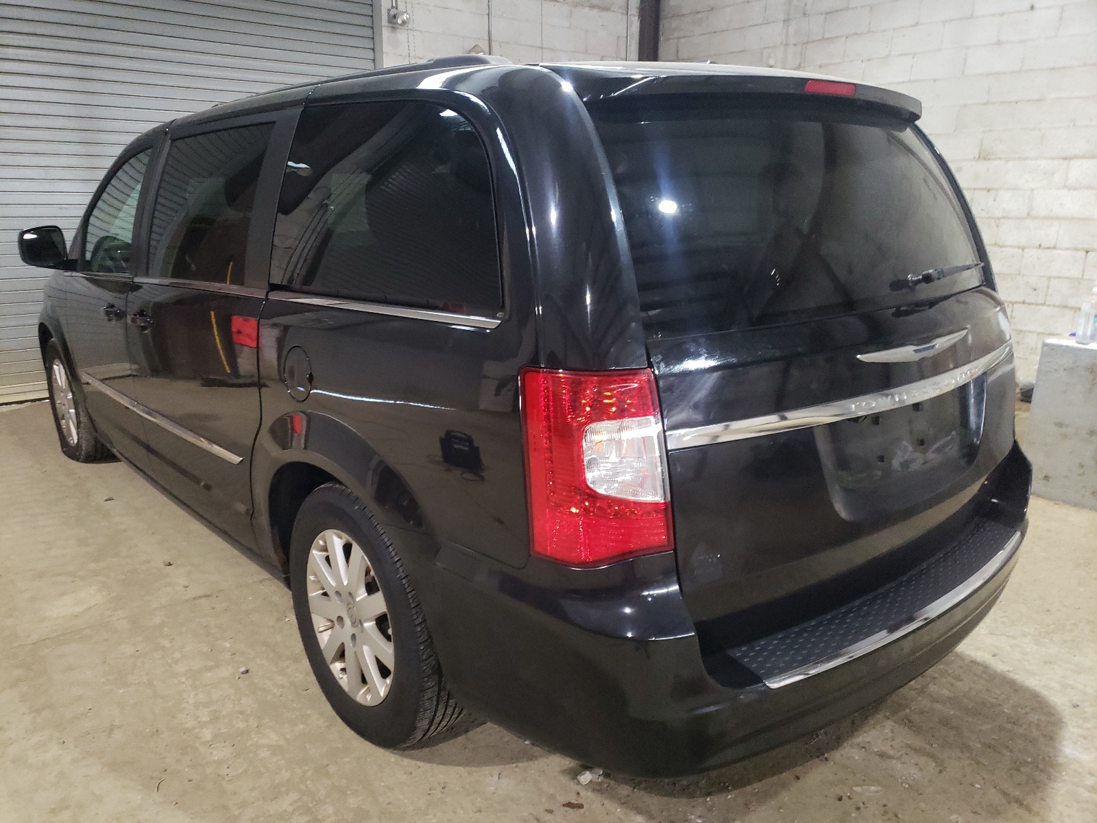 Photo 3 from auction – 2013 CHRYSLER TOWN & COU with VIN 2C4RC1BG3DR559441