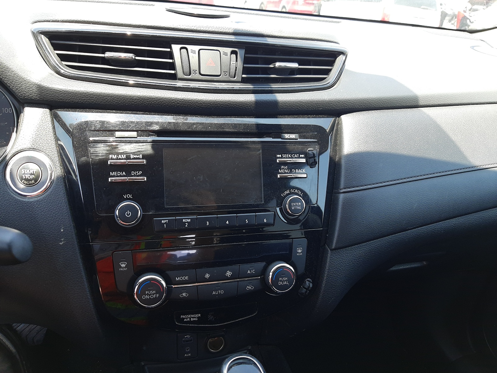 Photo 9 from auction – 2017 NISSAN ROGUE S with VIN 5N1AT2MTXHC829868