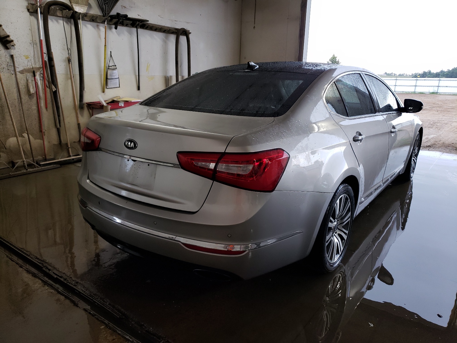 Photo 4 from auction – 2015 KIA CADENZA PR with VIN KNALN4D74F5177236