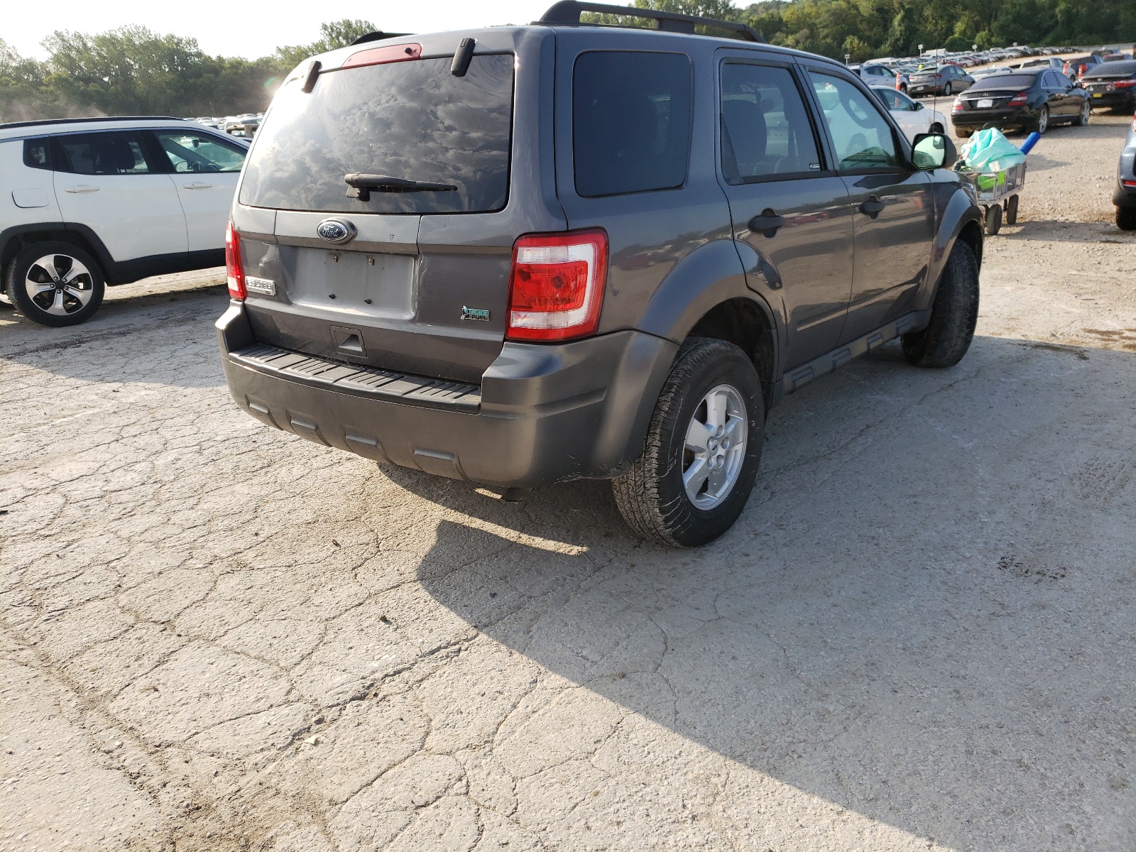 Photo 4 from auction – 2010 FORD ESCAPE XLT with VIN 1FMCU0DG8AKA70386