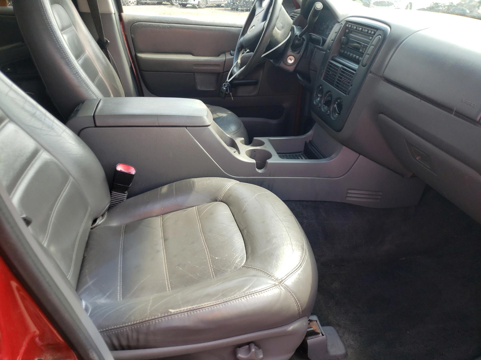 Photo 5 from auction – 2002 FORD EXPLORER X with VIN 1FMZU73W02ZB68638