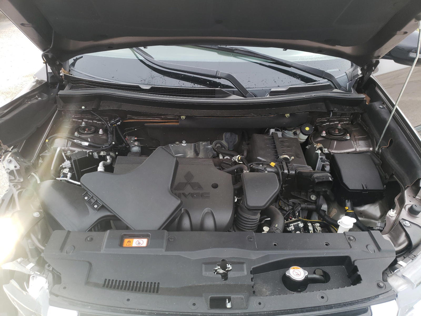Photo 7 from auction – 2018 MITSUBISHI OUTLANDER with VIN JA4AD3A33JZ019989
