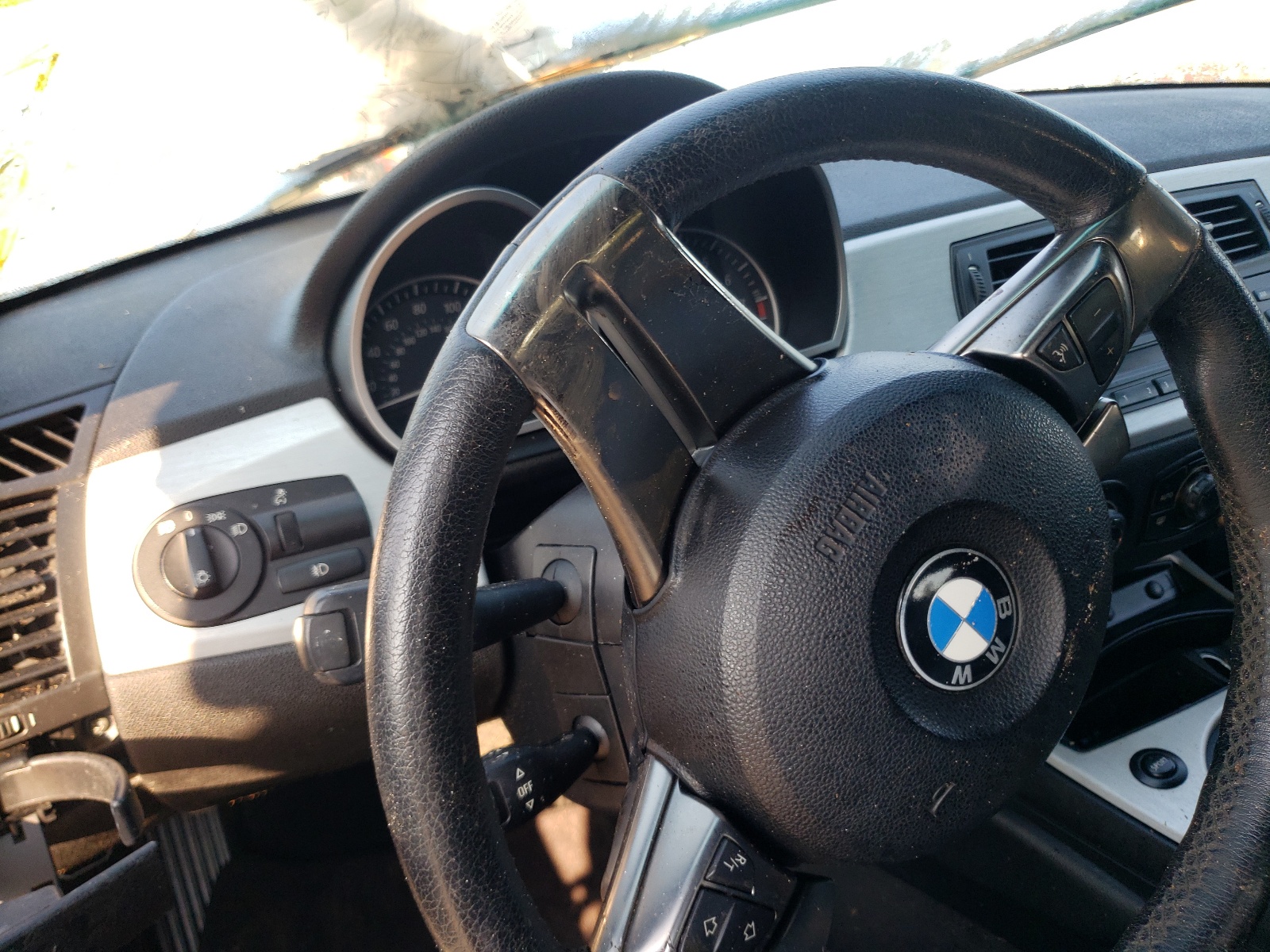 Photo 8 from auction – 2006 BMW Z4 3.0 with VIN 4USBU33516LW68316