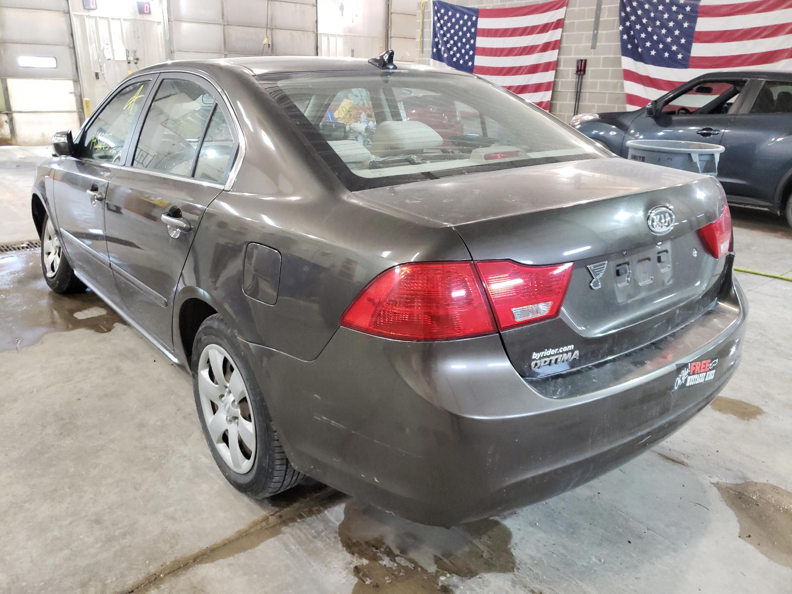 Photo 3 from auction – 2010 KIA OPTIMA LX with VIN KNAGG4A8XA5382643