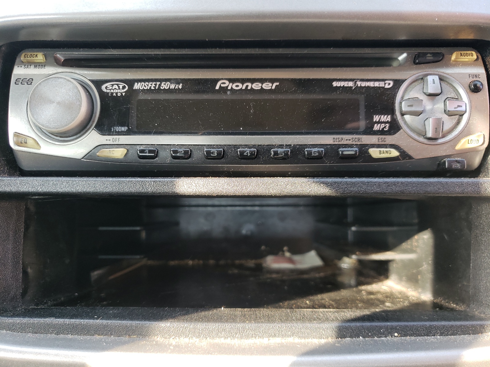 Photo 9 from auction – 2004 SATURN ION LEVEL with VIN 1G8AM12F24Z195126