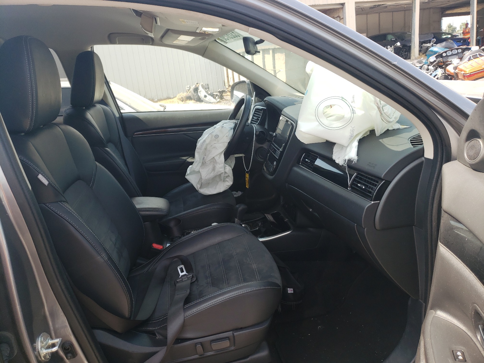 Photo 5 from auction – 2019 MITSUBISHI OUTLANDER with VIN JA4AZ3A38KZ042798