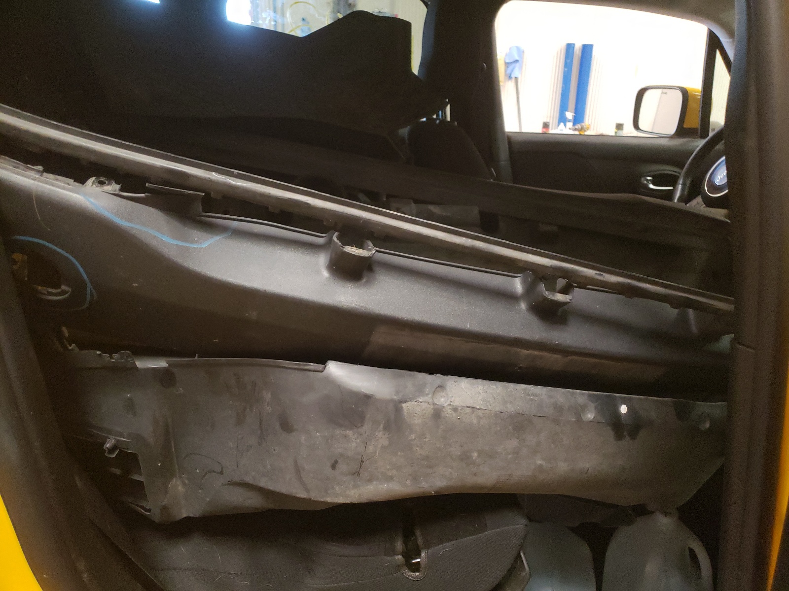 Photo 6 from auction – 2015 JEEP RENEGADE L with VIN ZACCJBBH0FPB70648
