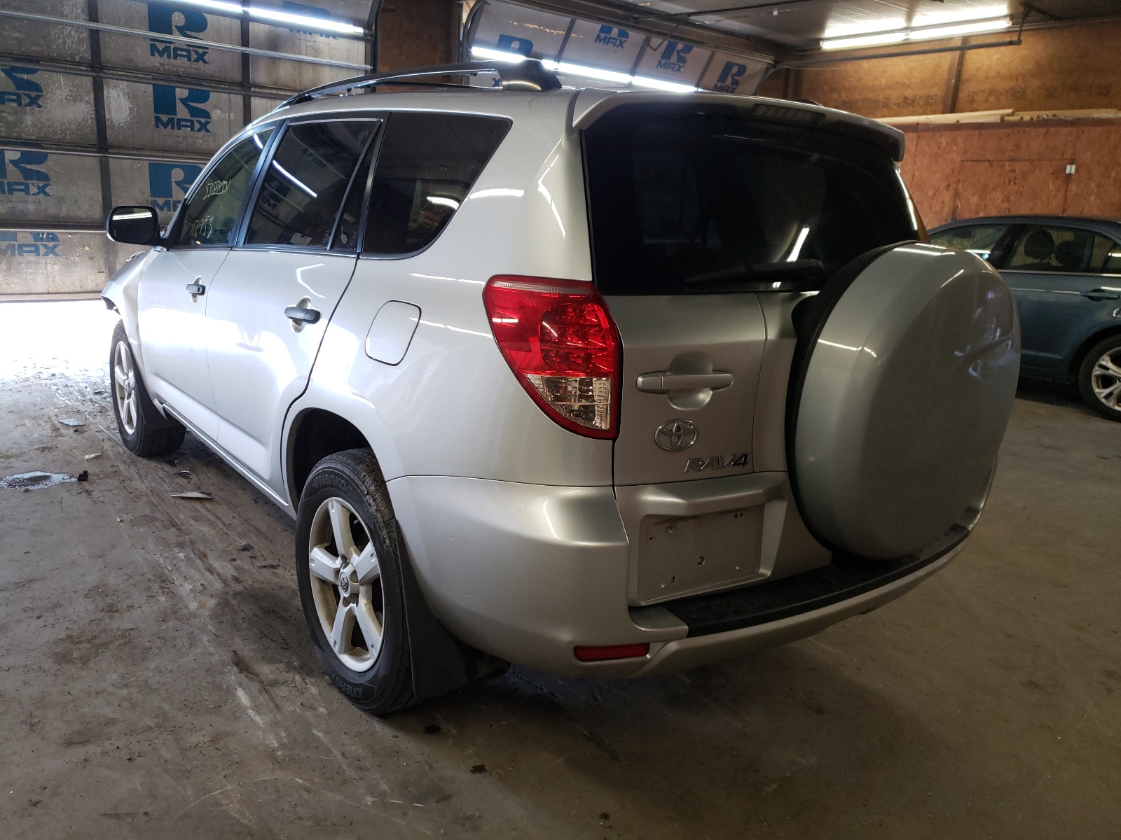 Photo 3 from auction – 2006 TOYOTA RAV4 with VIN JTMBD33V565048031