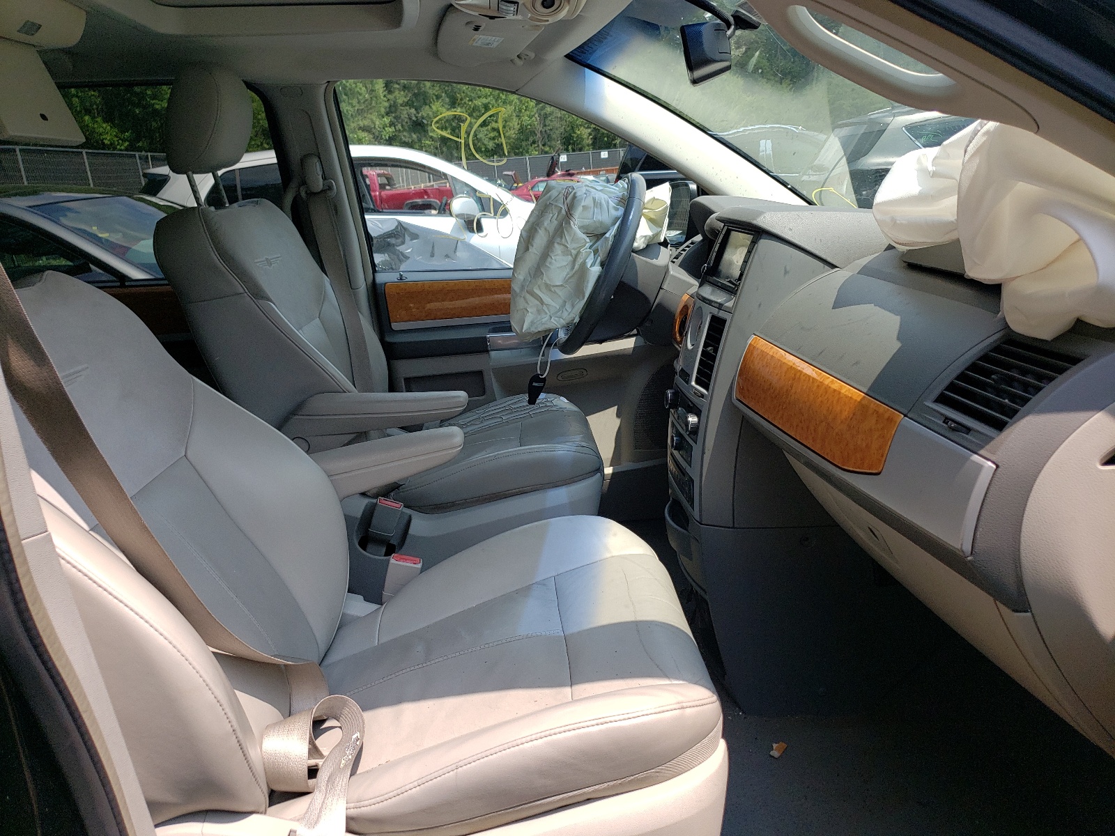 Photo 5 from auction – 2008 CHRYSLER TOWN & COU with VIN 2A8HR64X48R632111