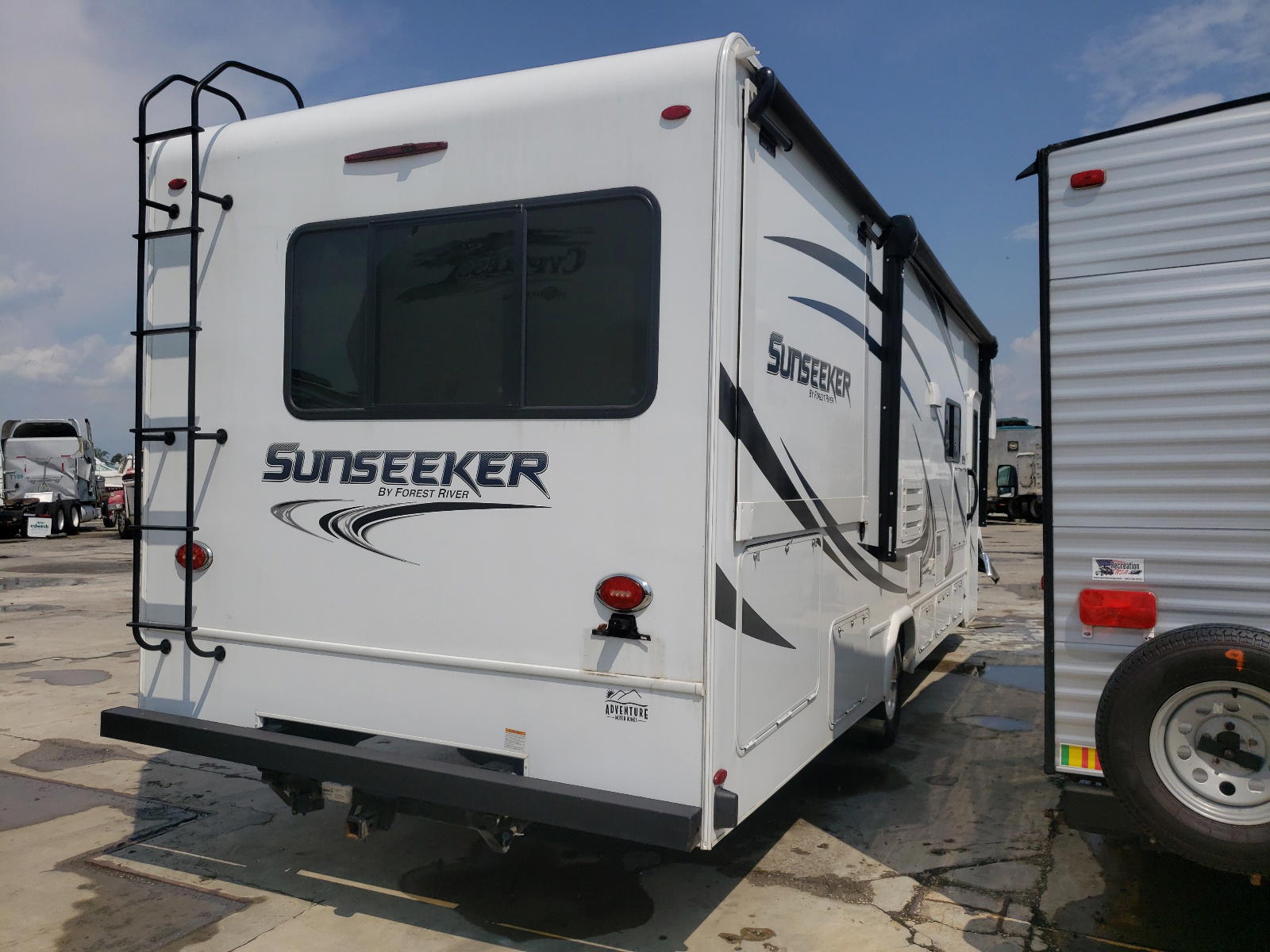 Photo 4 from auction – 2019 WILDWOOD GEORGETOWN with VIN 1FDXE4FS4JDC28444