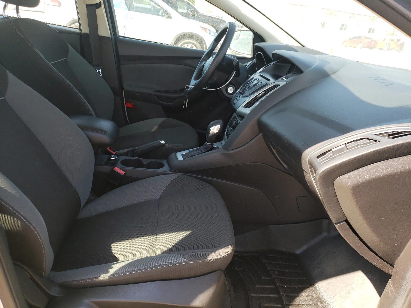 Photo 5 from auction – 2012 FORD FOCUS SE with VIN 1FAHP3F20CL360953