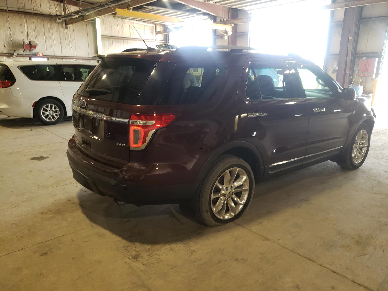 Photo 4 from auction – 2012 FORD EXPLORER L with VIN 1FMHK8F81CGA03974