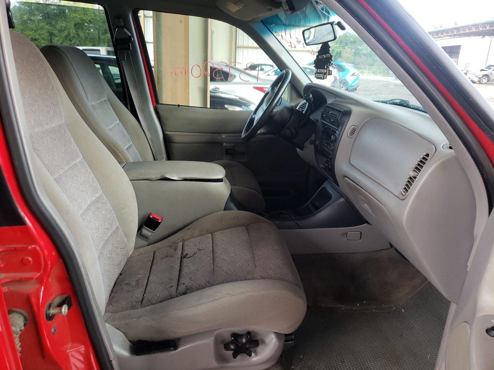 Photo 5 from auction – 1999 FORD EXPLORER with VIN 1FMZU32X6XZA67789