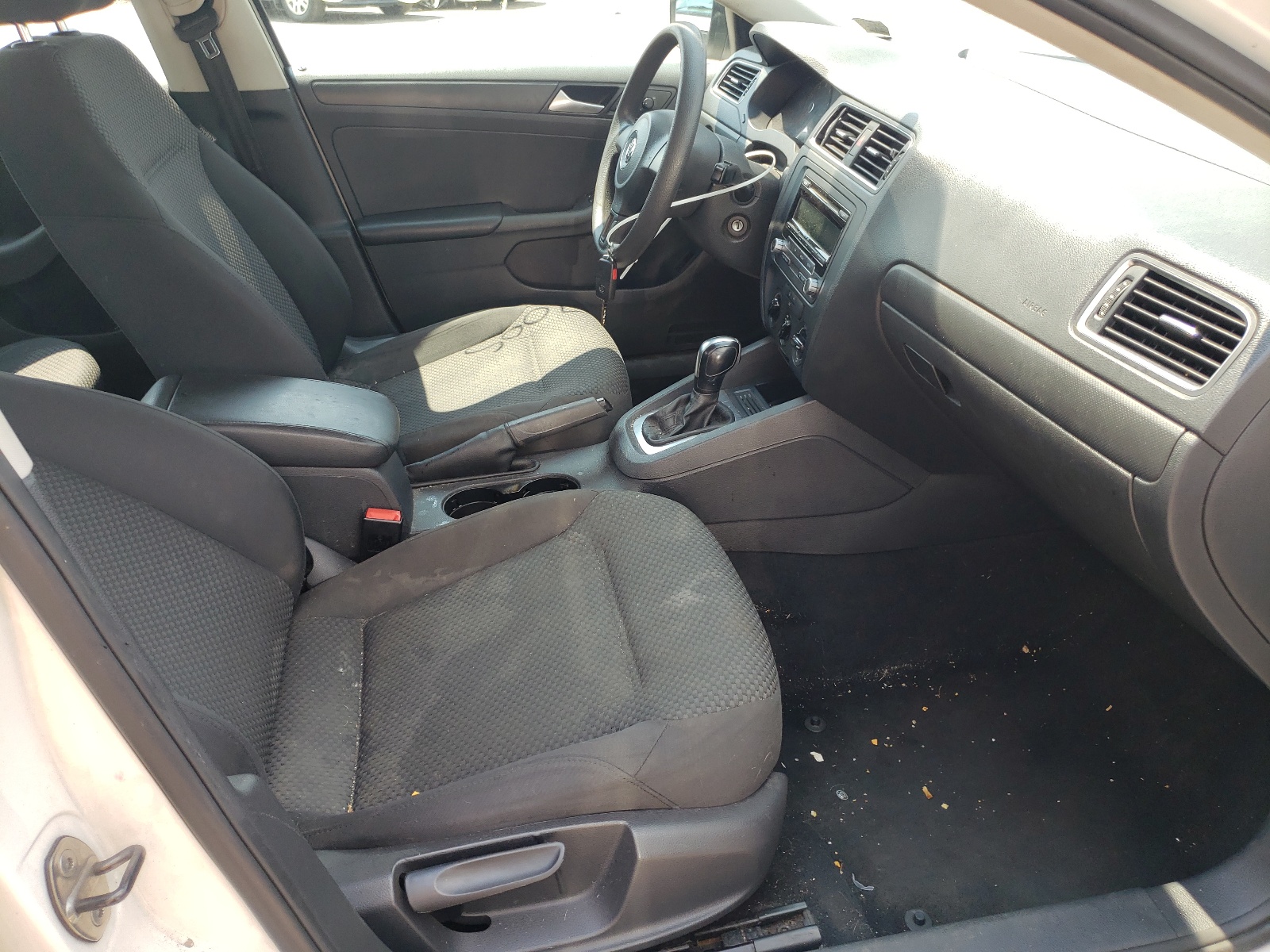 Photo 5 from auction – 2014 VOLKSWAGEN JETTA BASE with VIN 3VW2K7AJ3EM374817