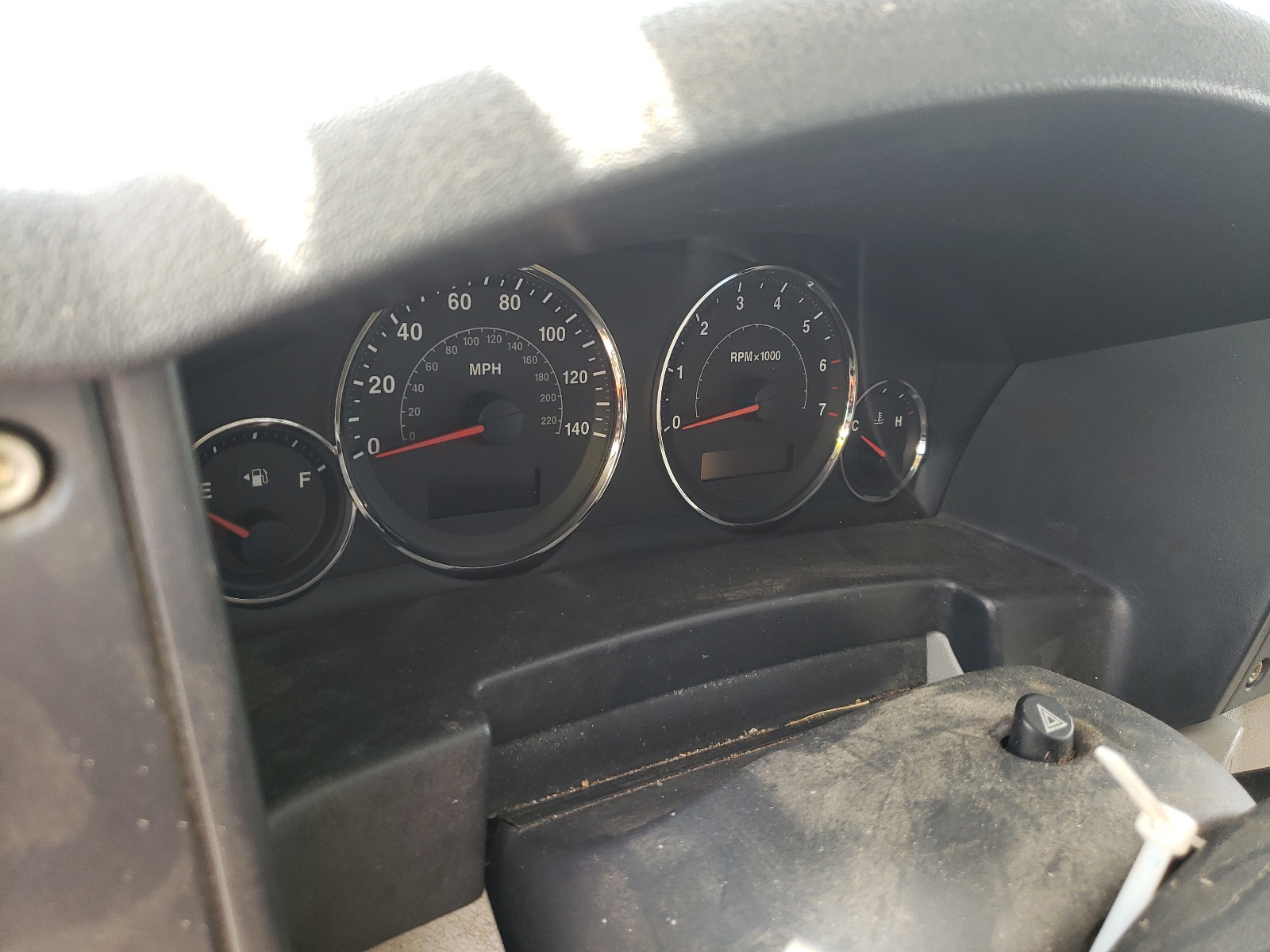 Photo 8 from auction – 2006 JEEP COMMANDER with VIN 1J8HG58236C275797
