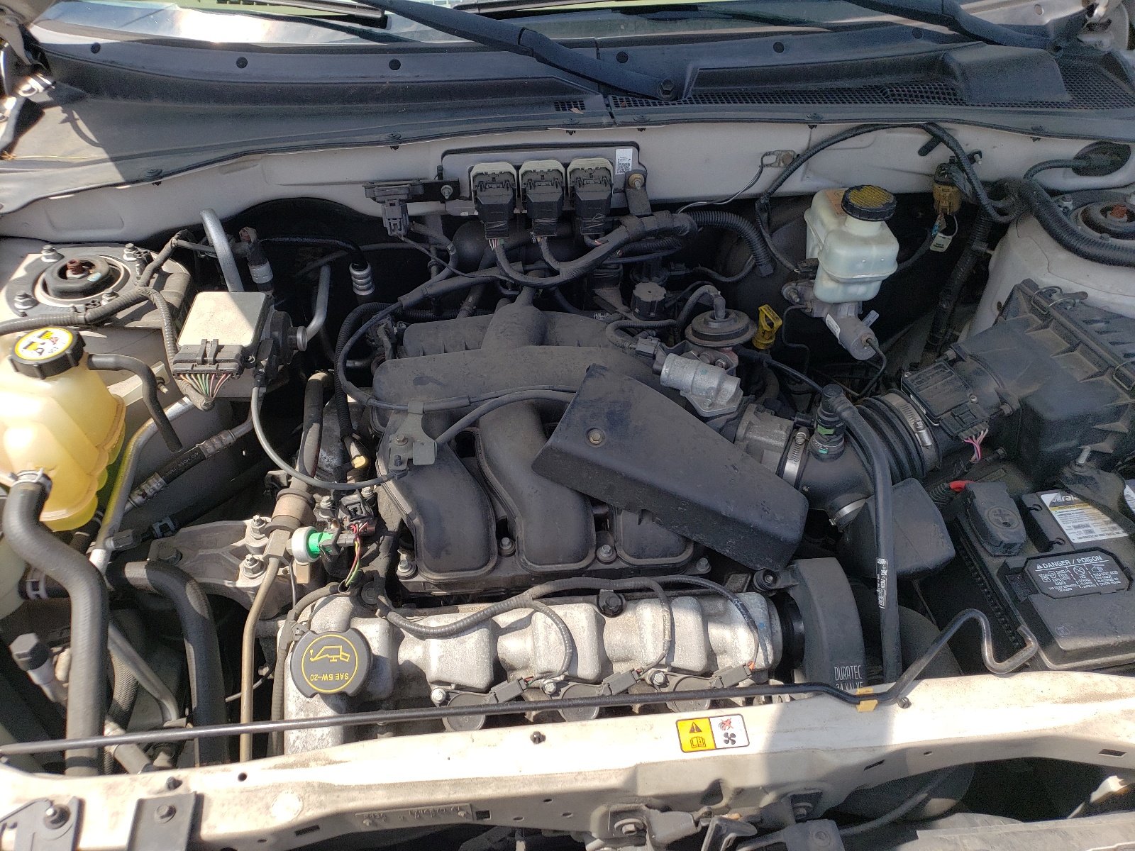 Photo 7 from auction – 2005 FORD ESCAPE LIM with VIN 1FMYU04105KA36689