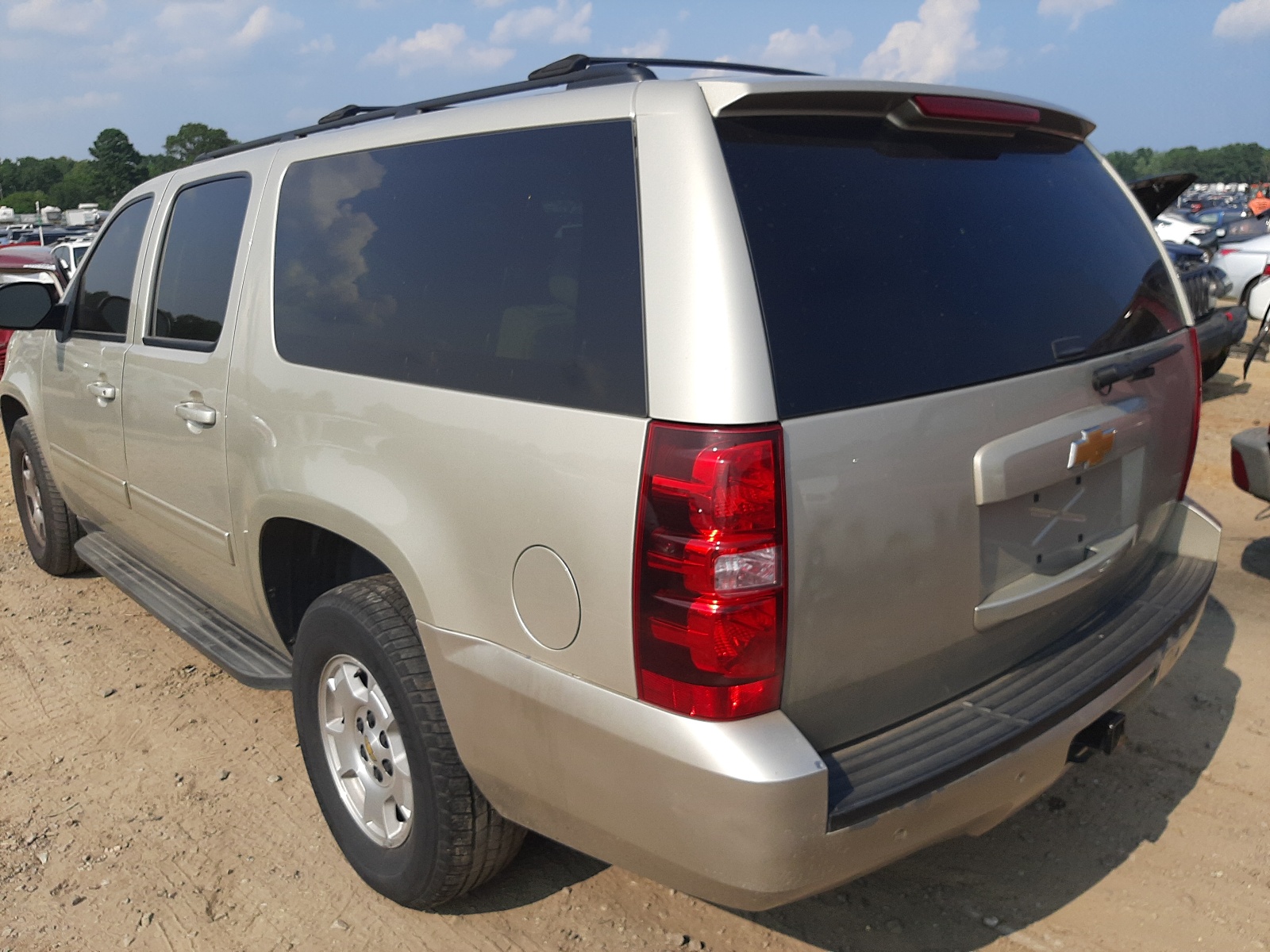 Photo 3 from auction – 2013 CHEVROLET SUBURBAN C with VIN 1GNSCJE00DR303593