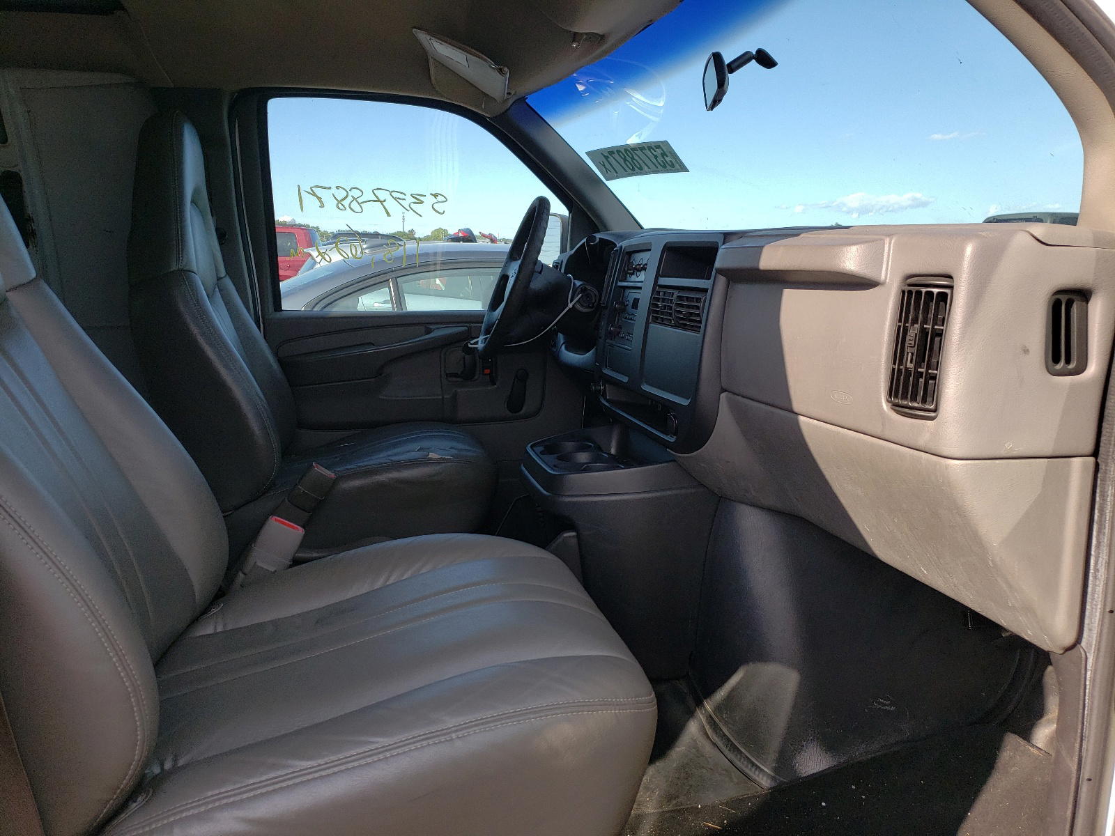 Photo 5 from auction – 2003 CHEVROLET EXPRESS with VIN 1GCEG15X931210639