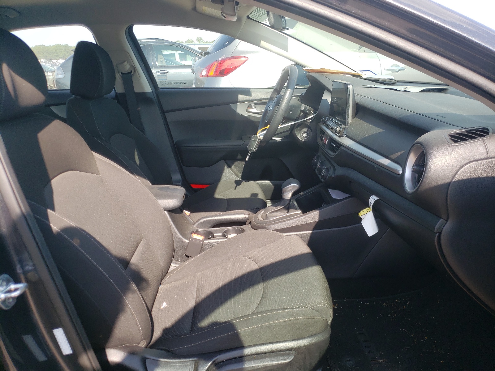 Photo 5 from auction – 2021 KIA FORTE FE with VIN 3KPF24AD2ME306563