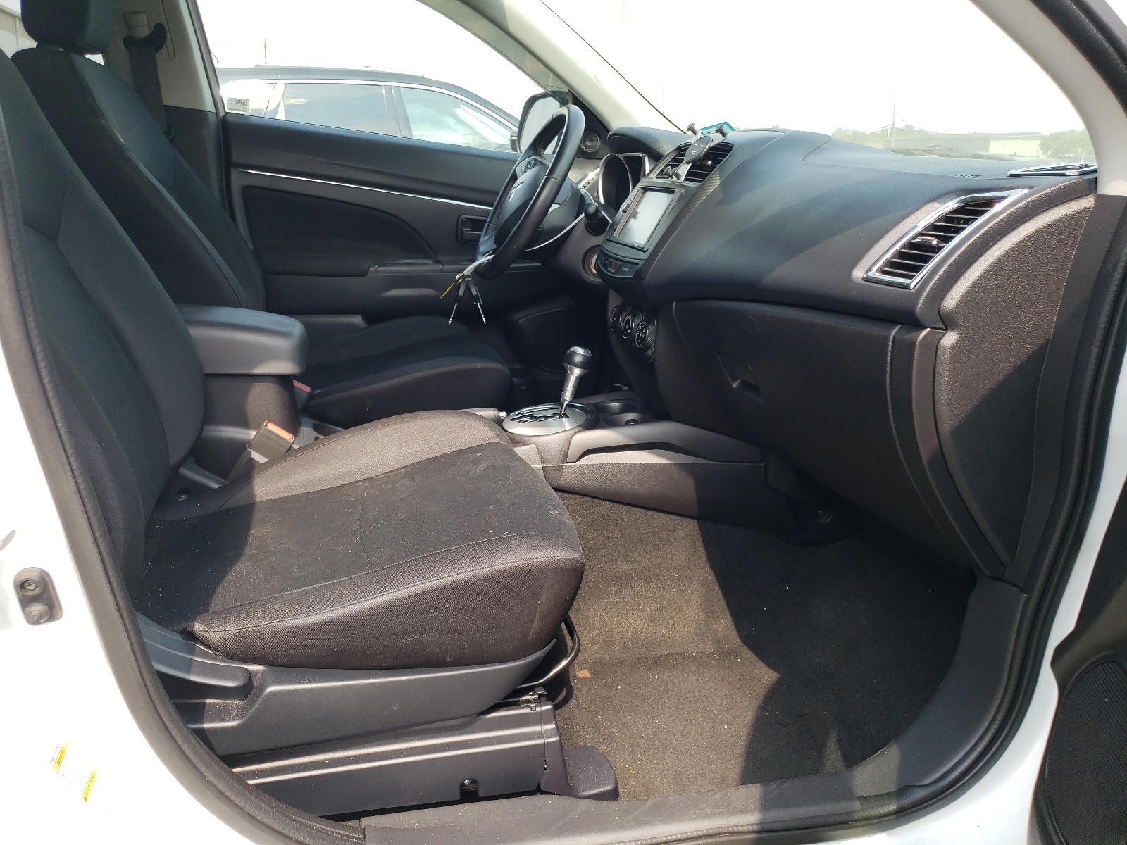 Photo 5 from auction – 2015 MITSUBISHI OUTLANDER with VIN 4A4AP3AUXFE002491