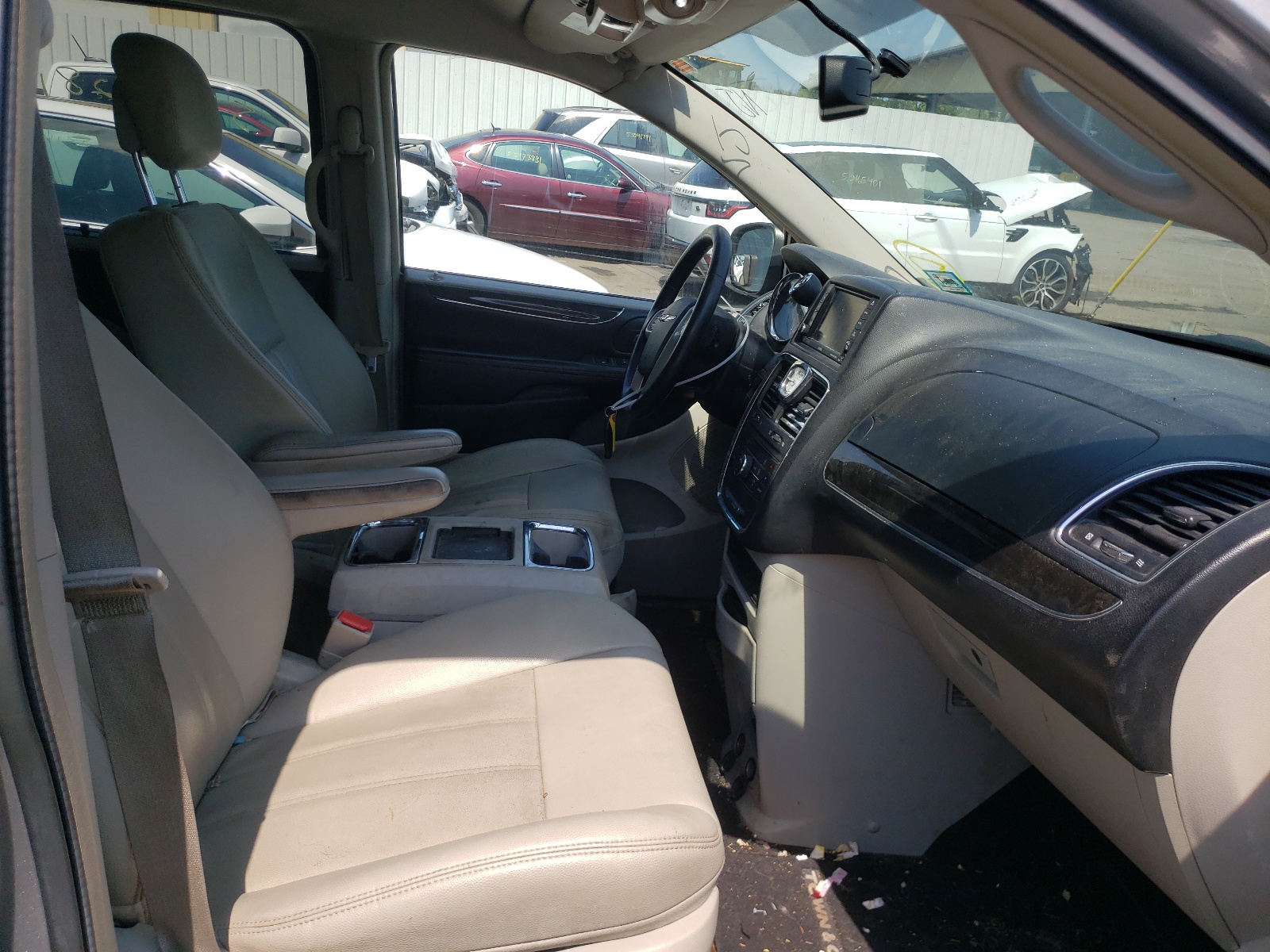 Photo 5 from auction – 2015 CHRYSLER TOWN & COU with VIN 2C4RC1BG4FR513703