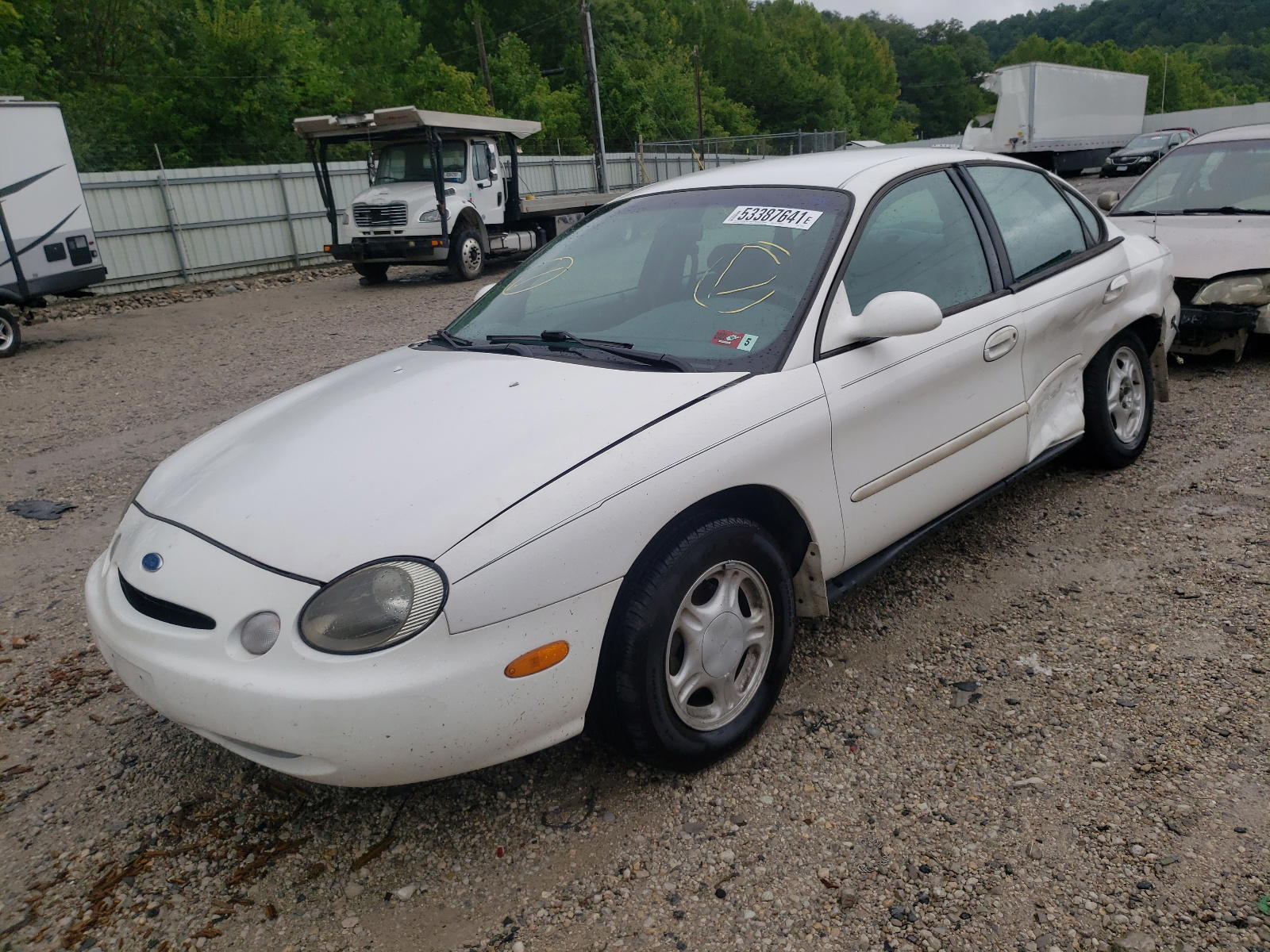 Photo 2 from auction – 1996 FORD TAURUS GL with VIN 1FALP52U7TG112074