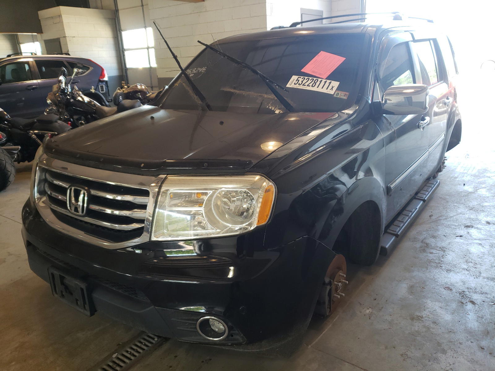 Photo 2 from auction – 2013 HONDA PILOT TOUR with VIN 5FNYF4H95DB018741