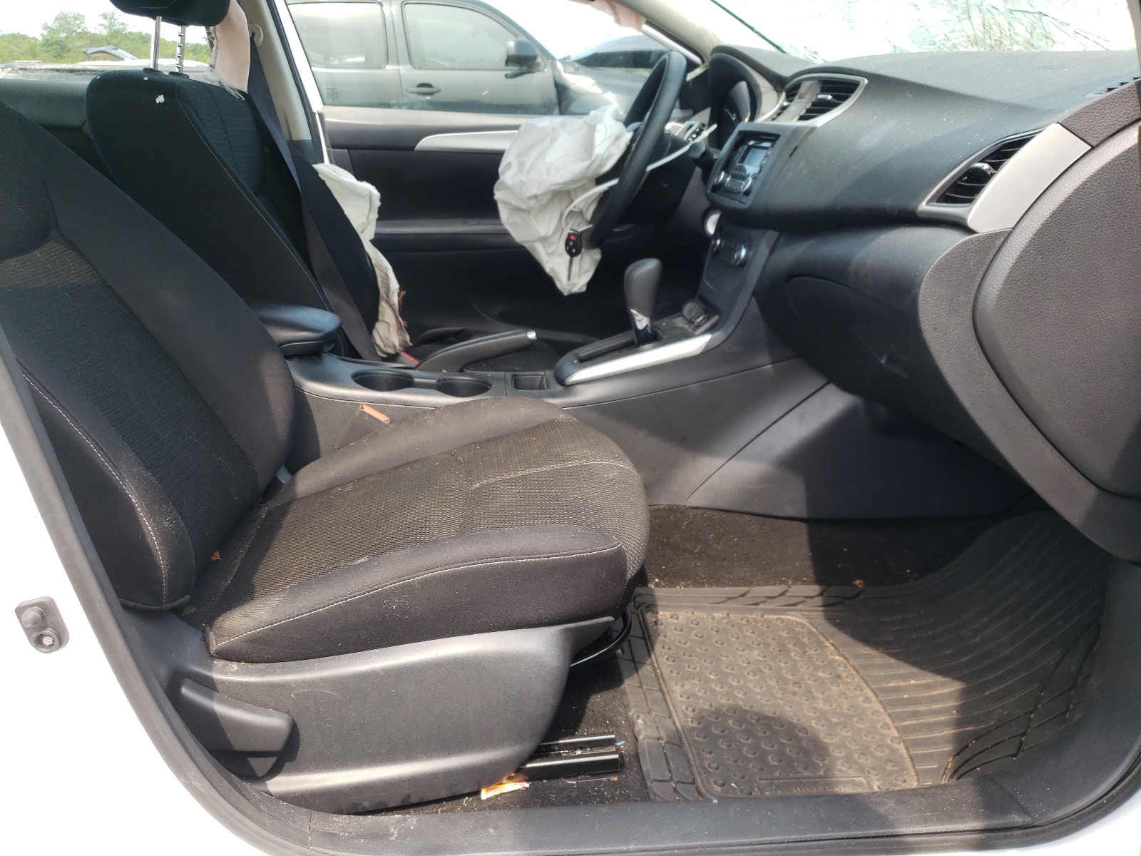 Photo 5 from auction – 2017 NISSAN SENTRA S with VIN 3N1AB7AP1HY378450