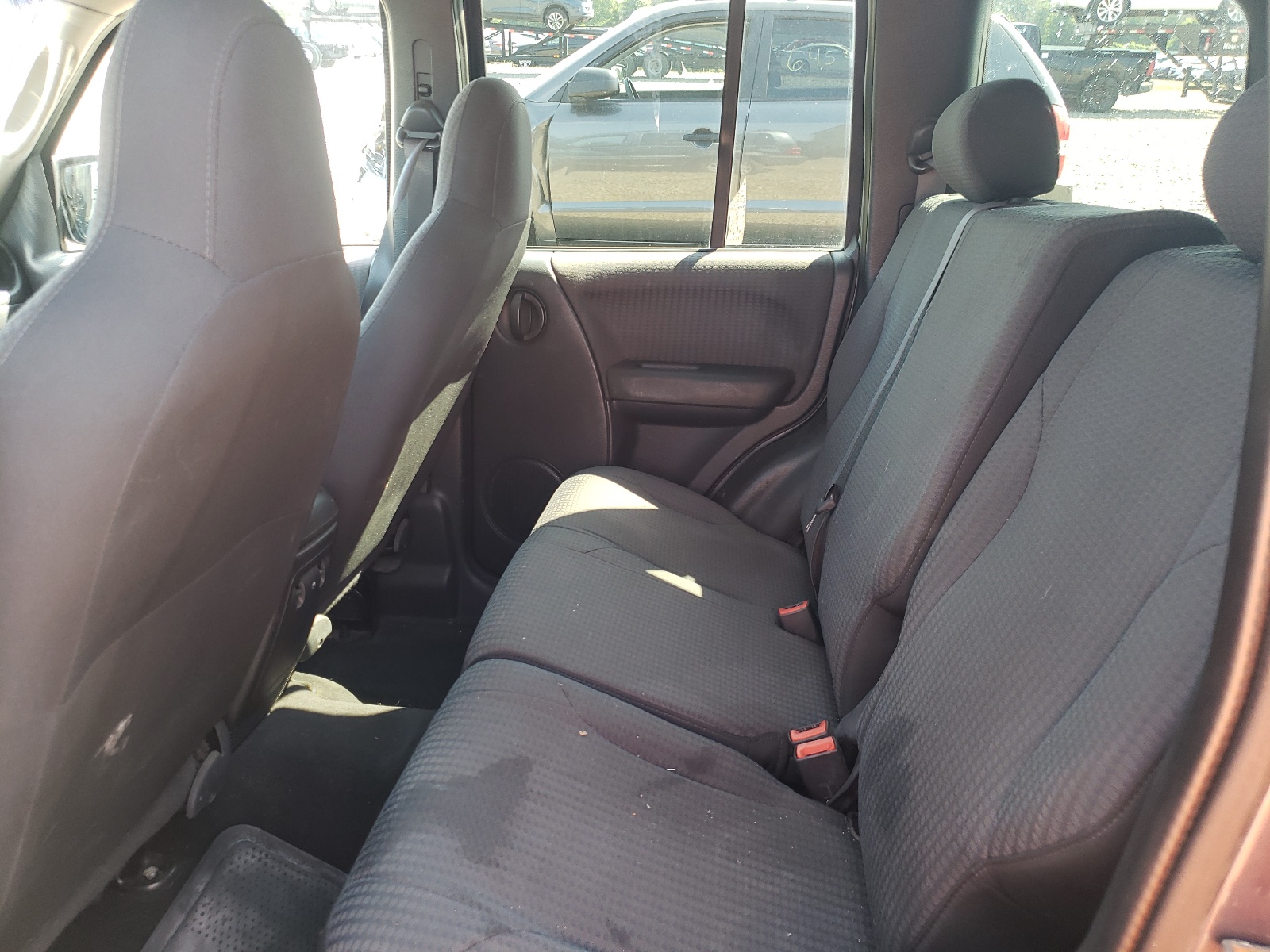 Photo 6 from auction – 2002 JEEP LIBERTY SP with VIN 1J4GL48K22W256637