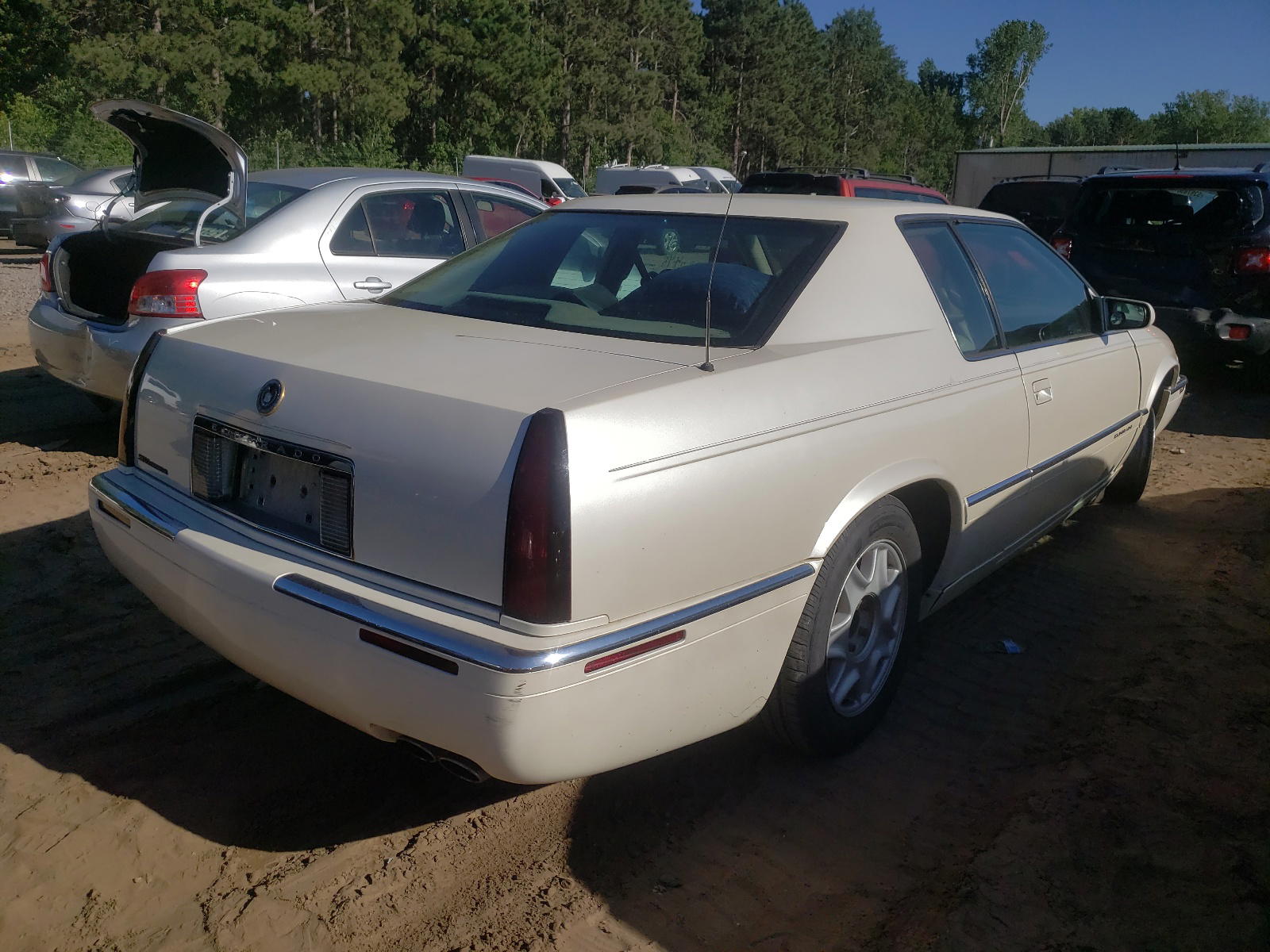 Photo 4 from auction – 1998 CADILLAC ELDORADO with VIN 1G6EL12Y3WU615300